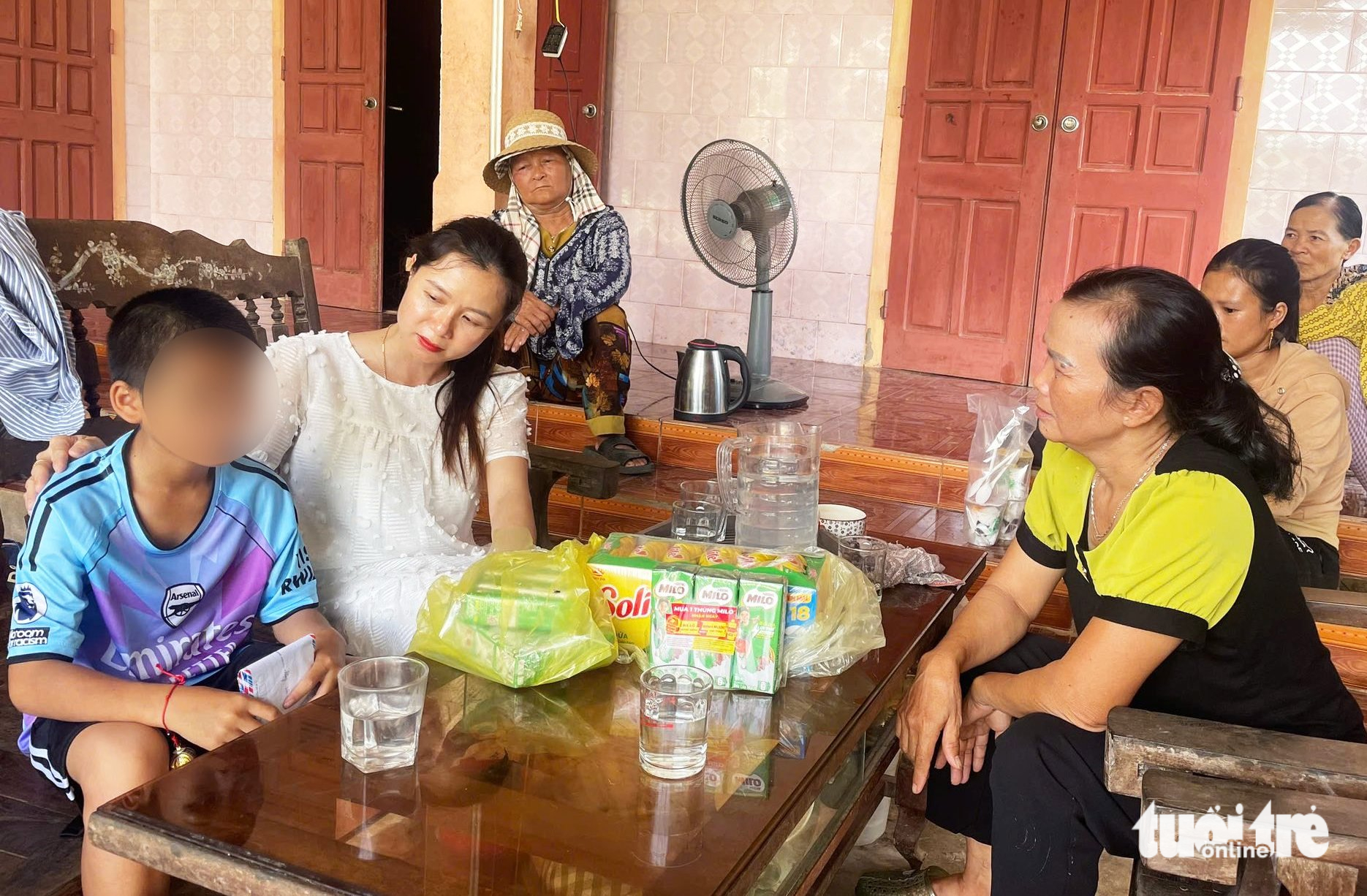 nhập viện - Ảnh 1.