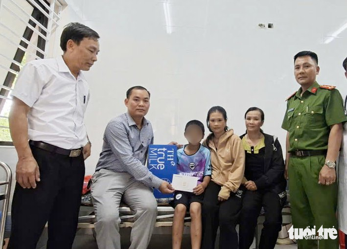 nhập viện - Ảnh 2.