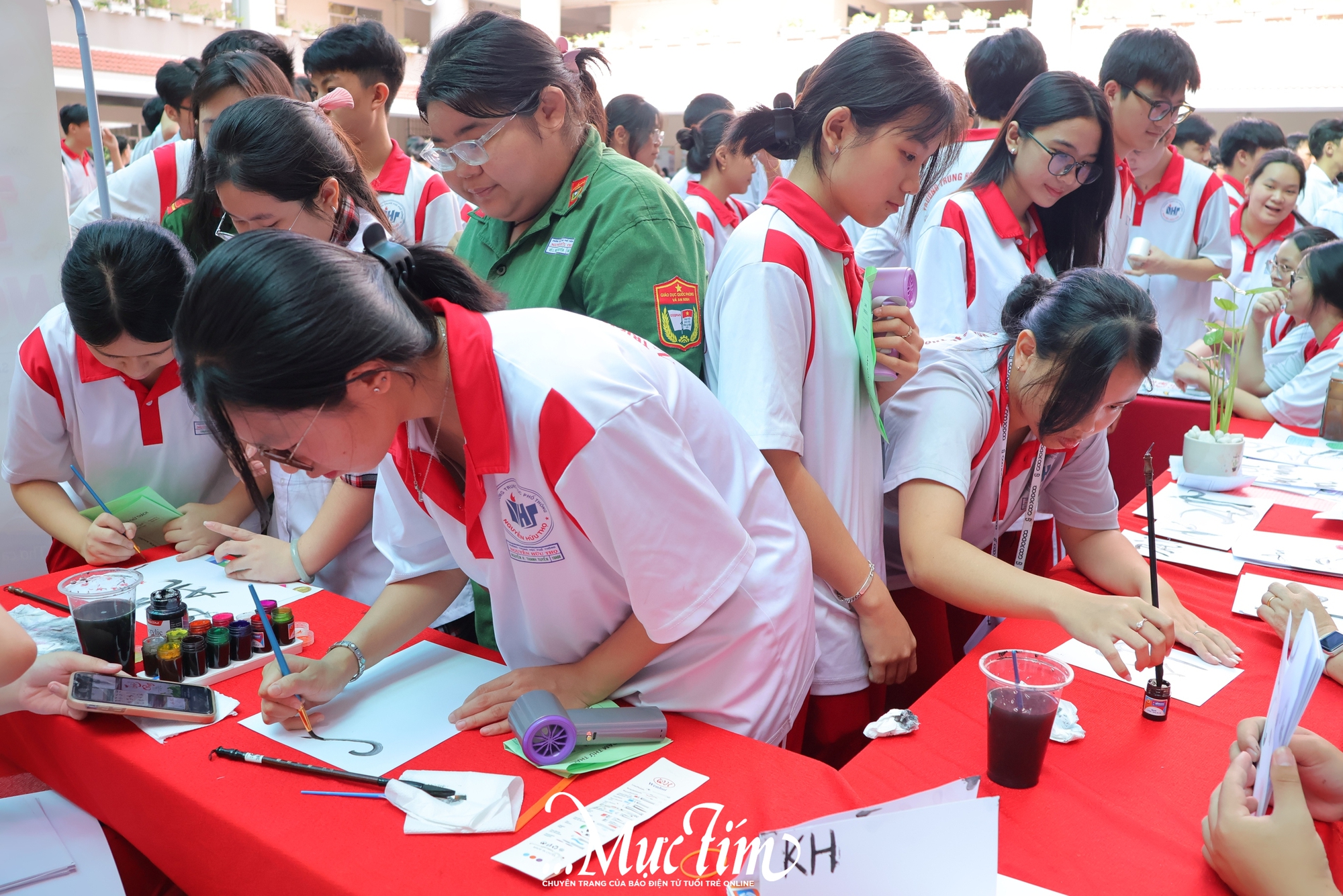 Học mà chơi, chơi mà học tại Sân chơi STEM liên môn Trường THPT Nguyễn Hữu Thọ - Ảnh 1.
