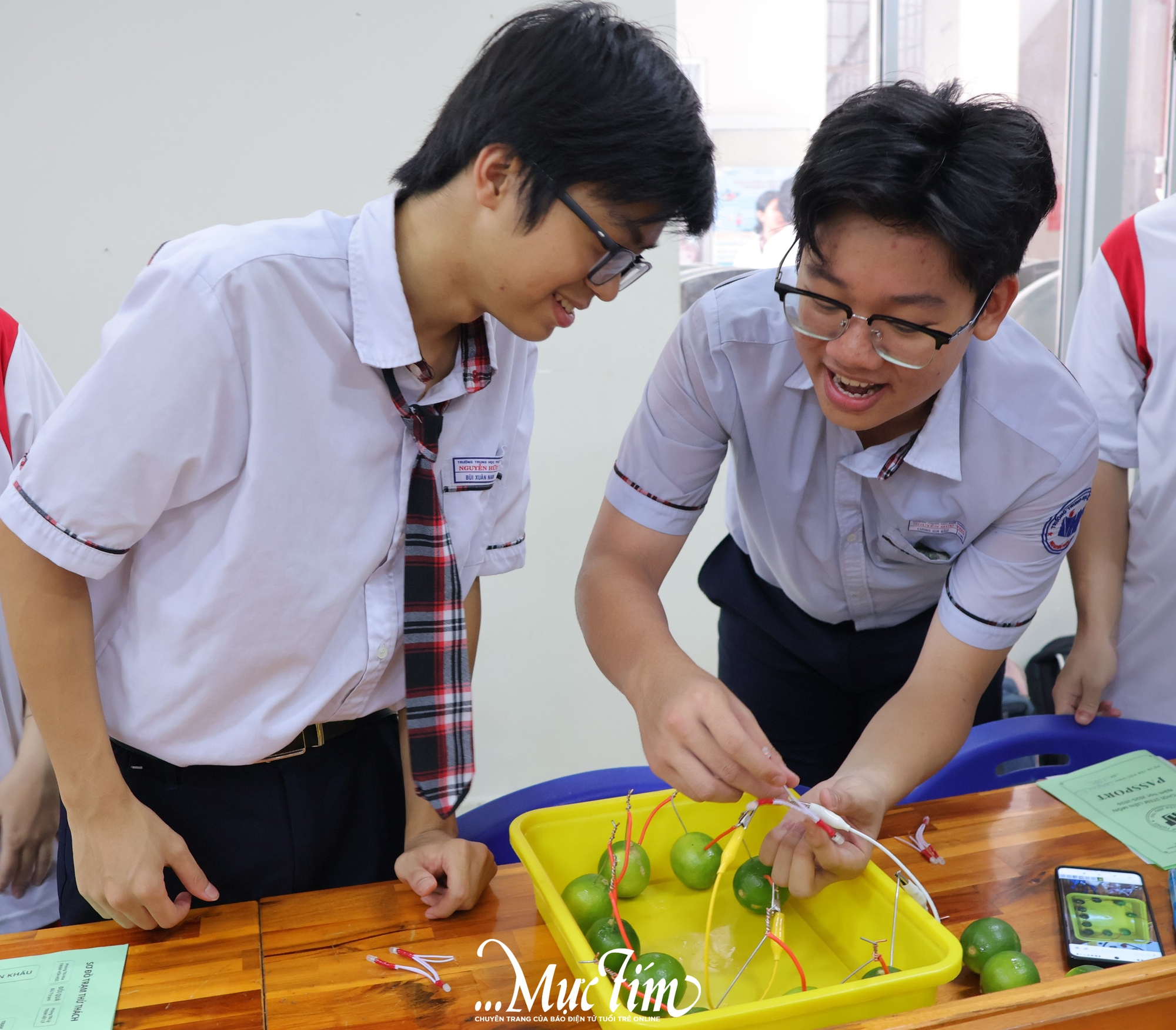 Học mà chơi, chơi mà học tại Sân chơi STEM liên môn Trường THPT Nguyễn Hữu Thọ - Ảnh 2.