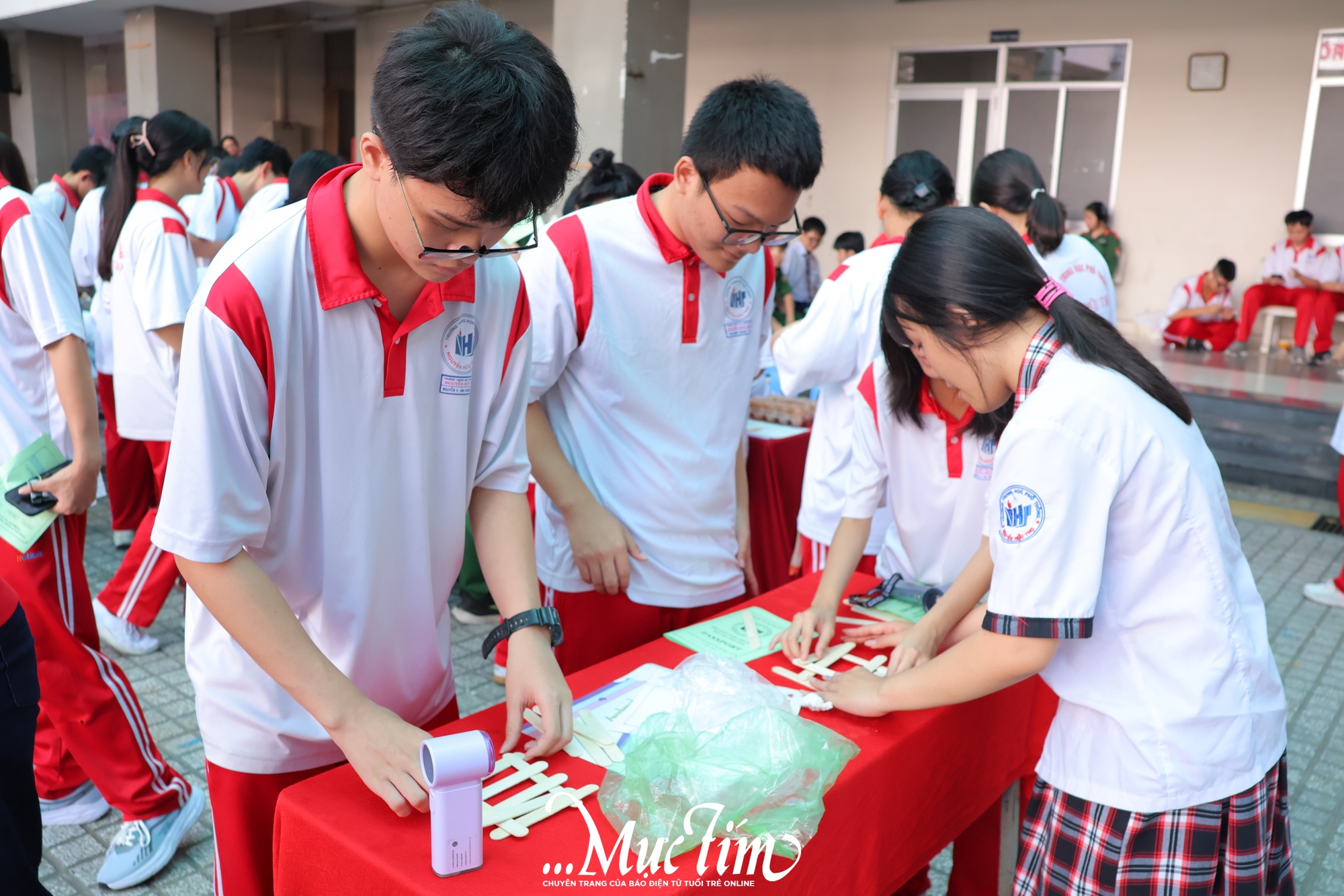 Học mà chơi, chơi mà học tại Sân chơi STEM liên môn Trường THPT Nguyễn Hữu Thọ - Ảnh 3.