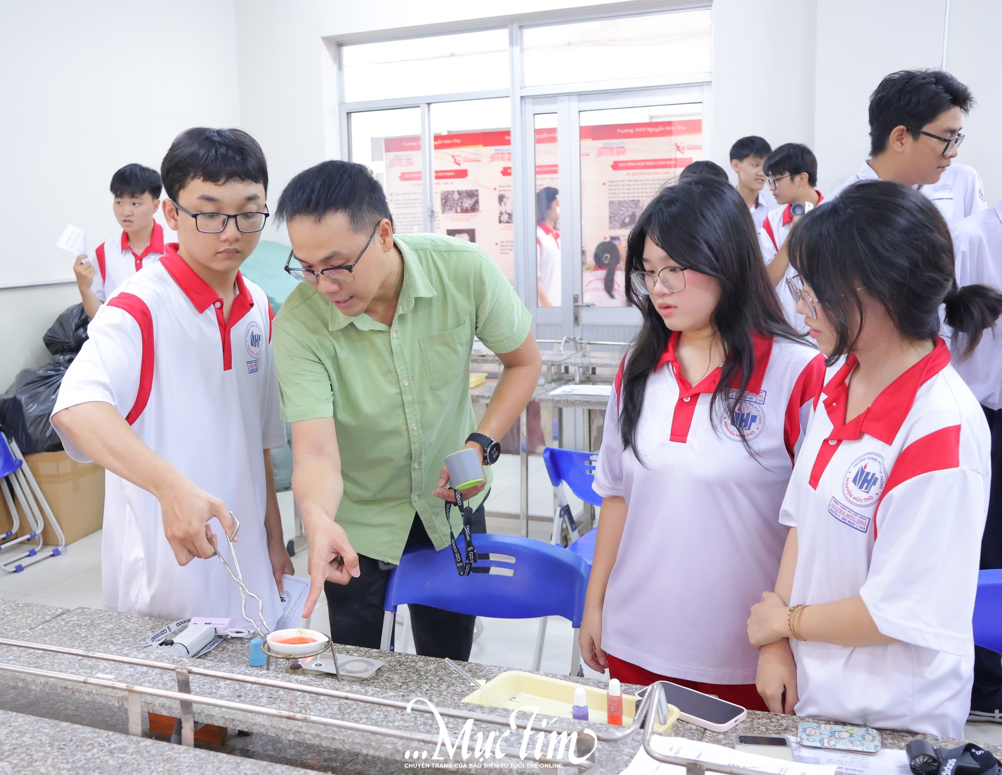 Học mà chơi, chơi mà học tại Sân chơi STEM liên môn Trường THPT Nguyễn Hữu Thọ - Ảnh 5.
