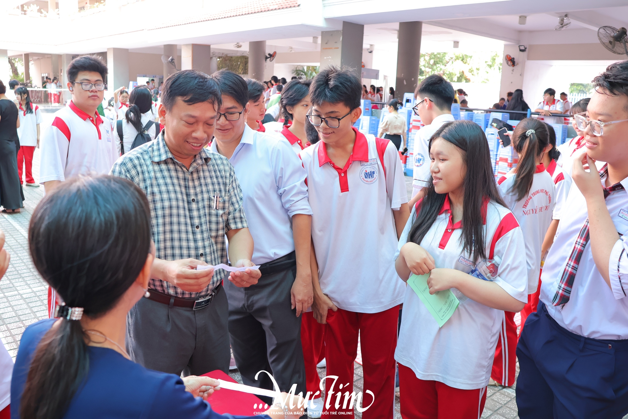 Học mà chơi, chơi mà học tại Sân chơi STEM liên môn Trường THPT Nguyễn Hữu Thọ - Ảnh 10.