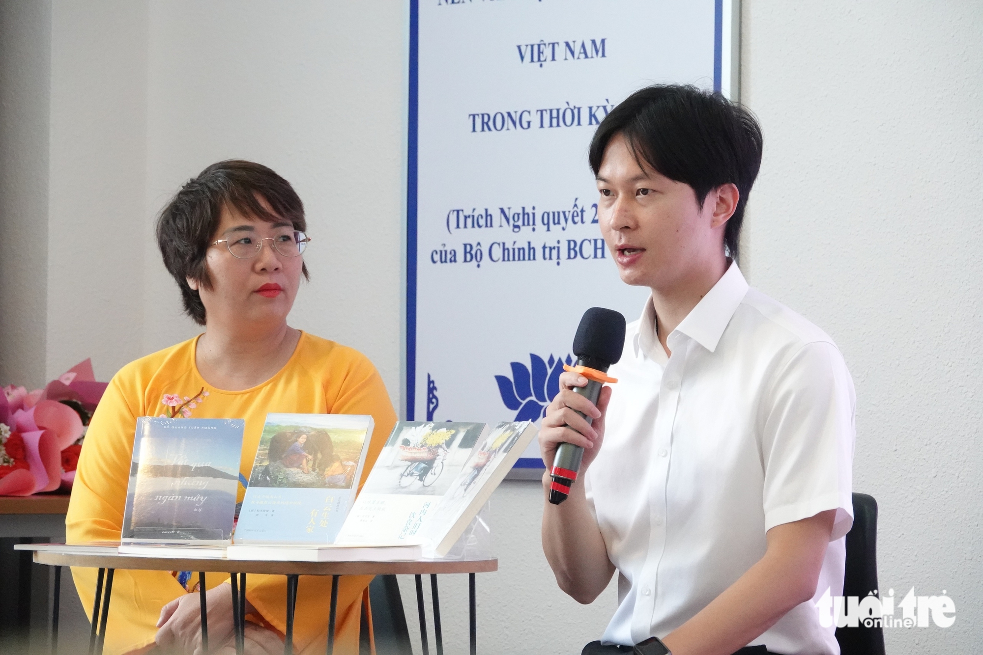 Thế giới xô lệch của Chủ tịch Hội Nhà văn TP.HCM sẽ xuất bản ở Trung Quốc năm 2027 - Ảnh 4. Thế giới xô lệch của nhà văn Bích Ngân sẽ xuất bản ở Trung Quốc năm 2027 - Ảnh 4.