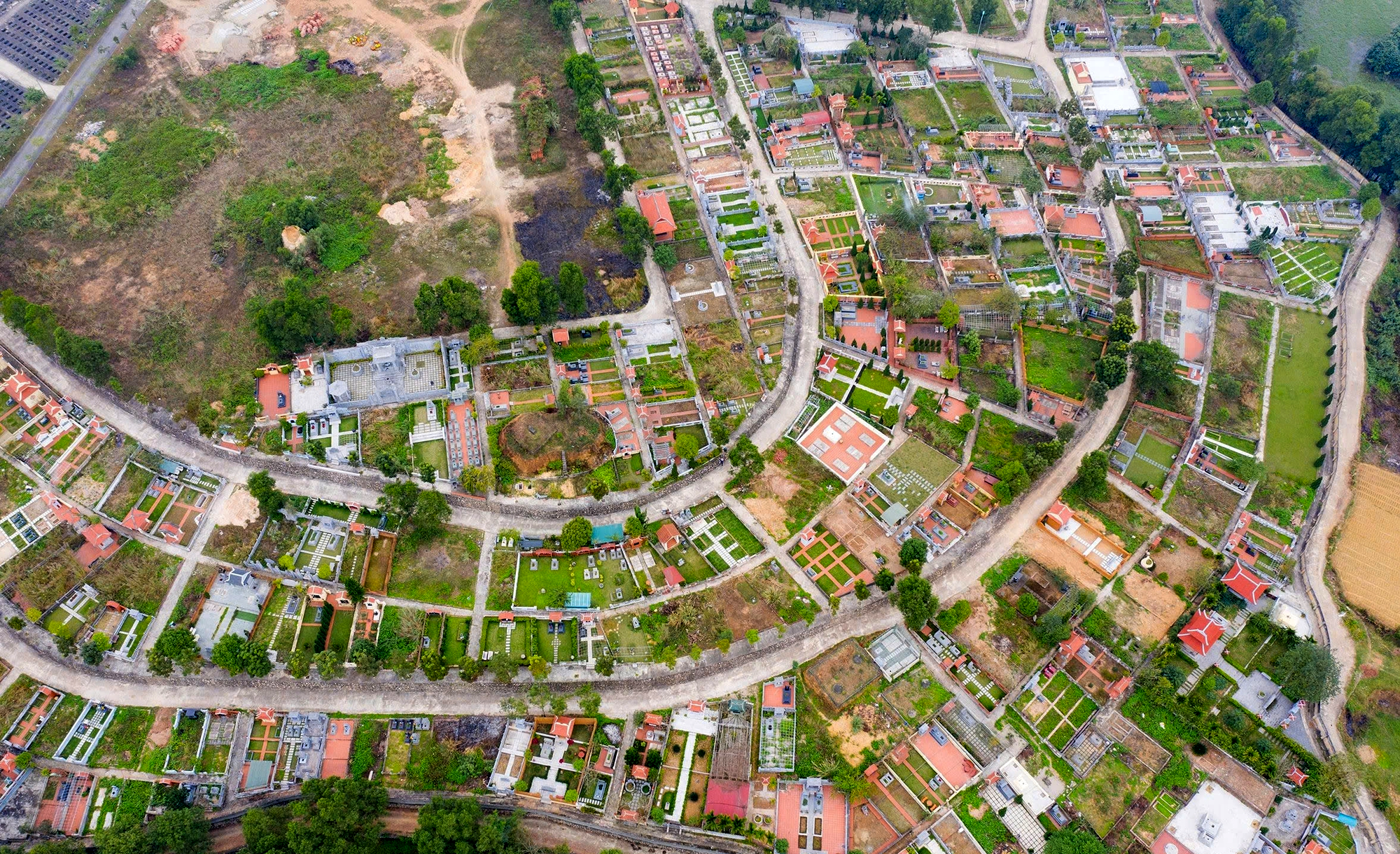 Hà Nội sẽ đóng cửa, chấm dứt hoạt động hung táng tại các nghĩa trang trong khu vực phát triển đô thị - Ảnh 1.
