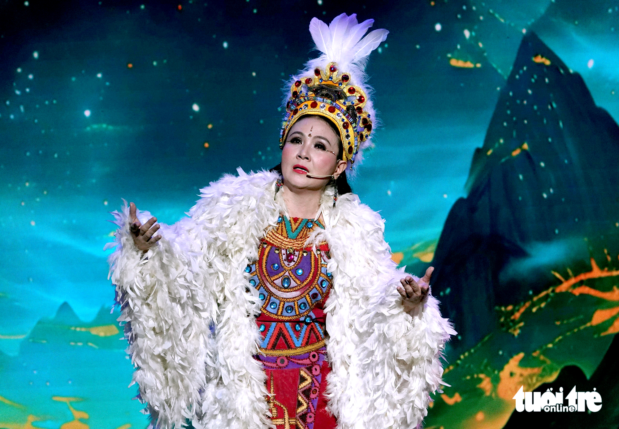 Thanh Ngân và hai cô đào hát - Ảnh 4.