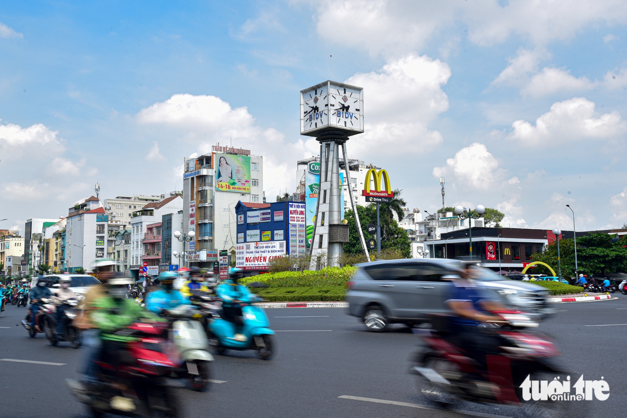 vòng xoay - Ảnh 2.