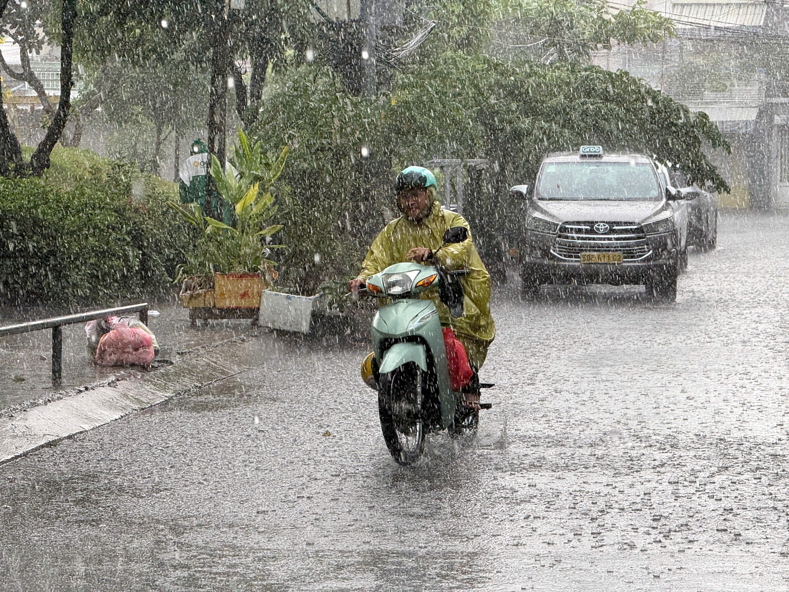 Từ 'lên thành phố' đến 'về thành phố' - Ảnh 1.