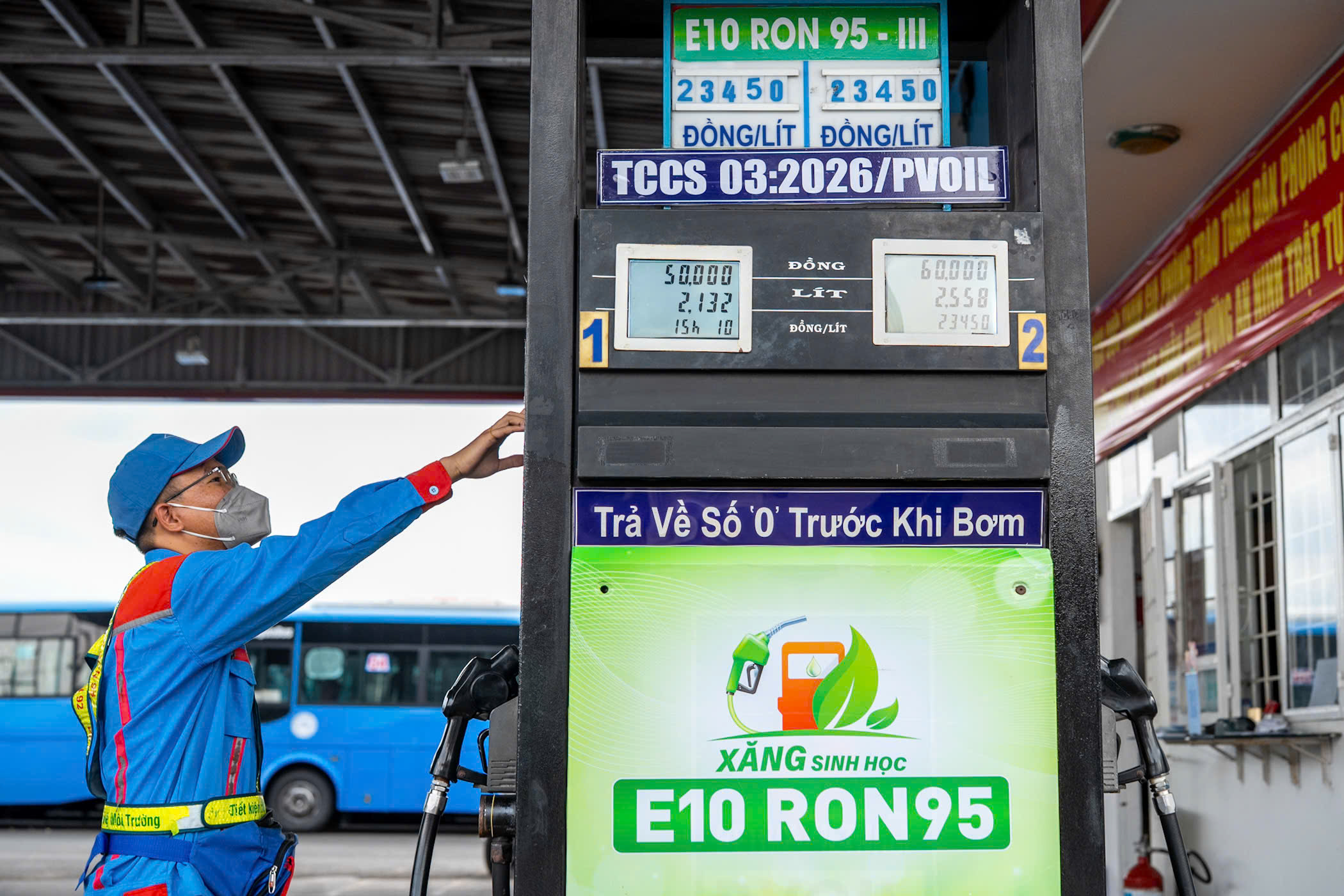Xăng E10 được bán diện rộng tại PVOIL Sài Gòn, những phản hồi đầu tiên của khách hàng - Ảnh 4.