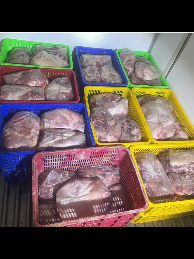Ho Chi Minh City seizes tonnes of undocumented pork, chicken products - Ảnh 2.