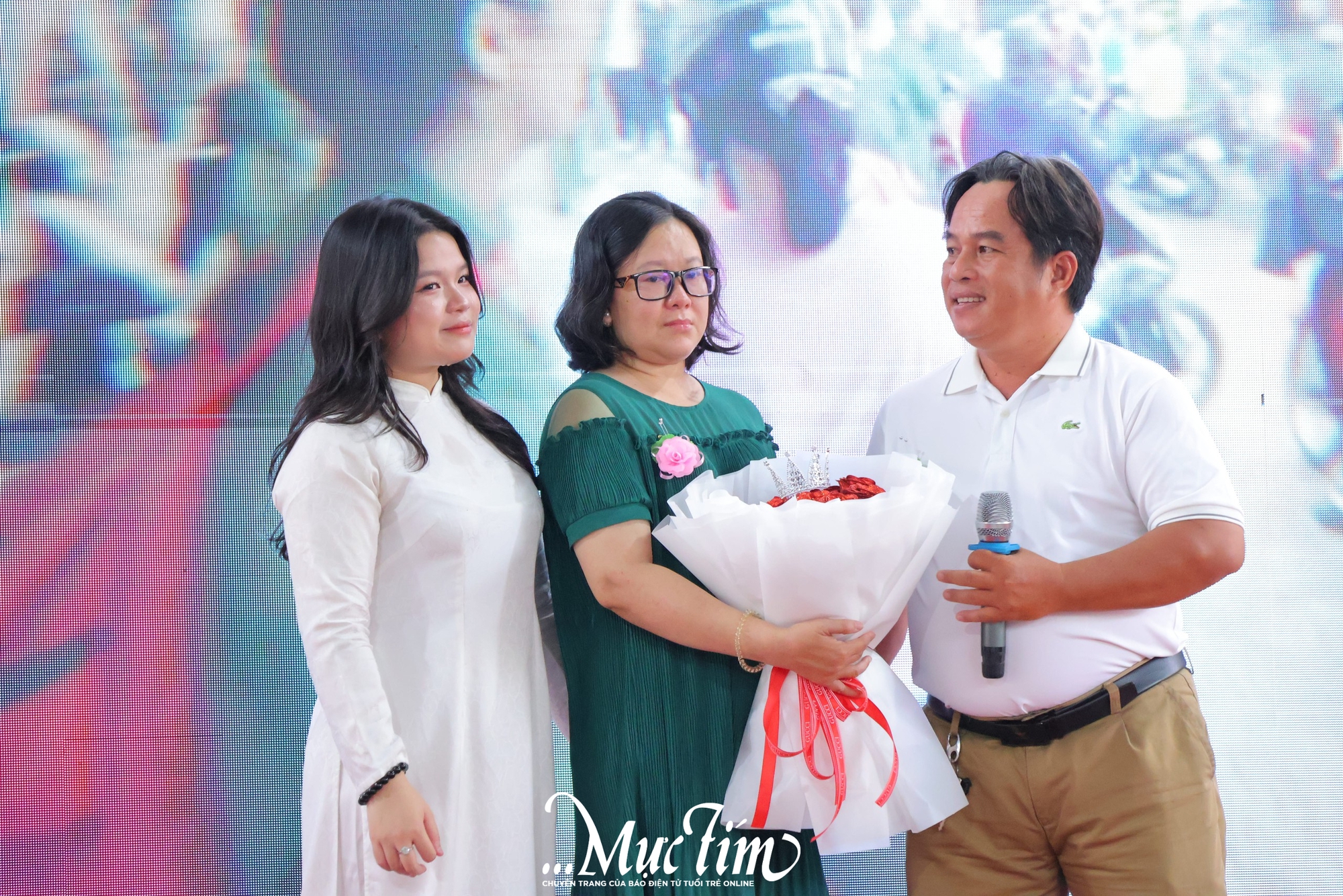 Nam sinh Trường THPT Phan Đăng Lưu cảm ơn bà ngoại tại lễ tri ân và trưởng thành: "Con hứa sẽ sống tử tế" - Ảnh 4.