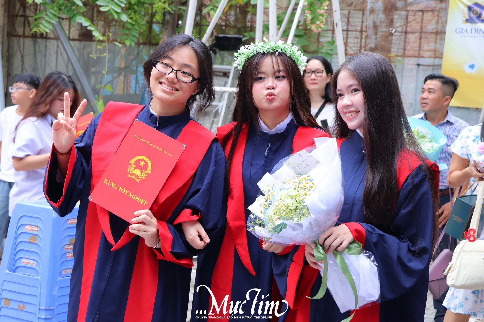 Nam sinh Trường THPT Phan Đăng Lưu cảm ơn bà ngoại tại lễ tri ân và trưởng thành: "Con hứa sẽ sống tử tế" - Ảnh 7.