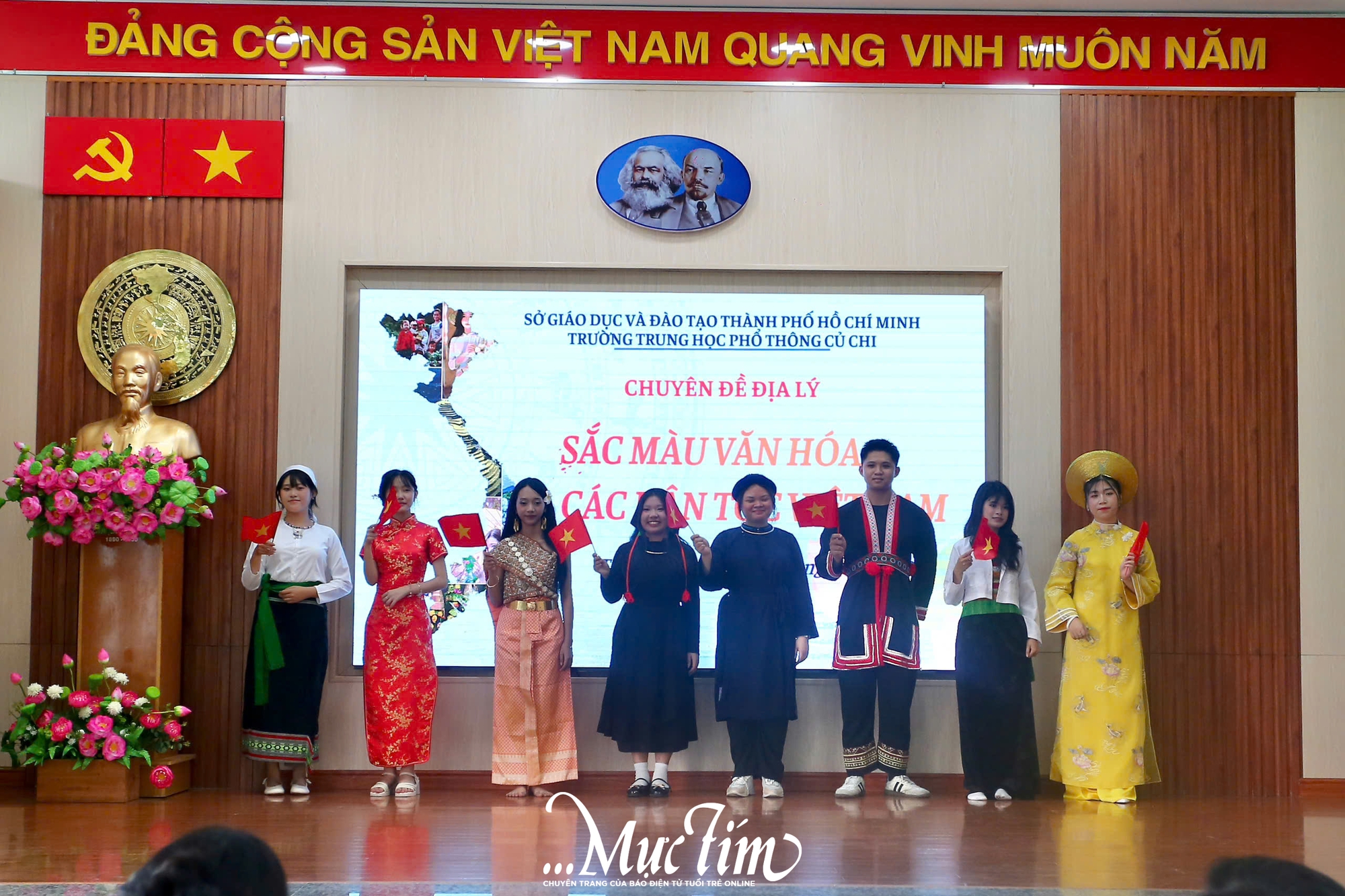 Teen Trường THPT Củ Chi kể chuyện giữ gìn bản sắc văn hóa dân tộc qua âm nhạc và thời trang- Ảnh 9.