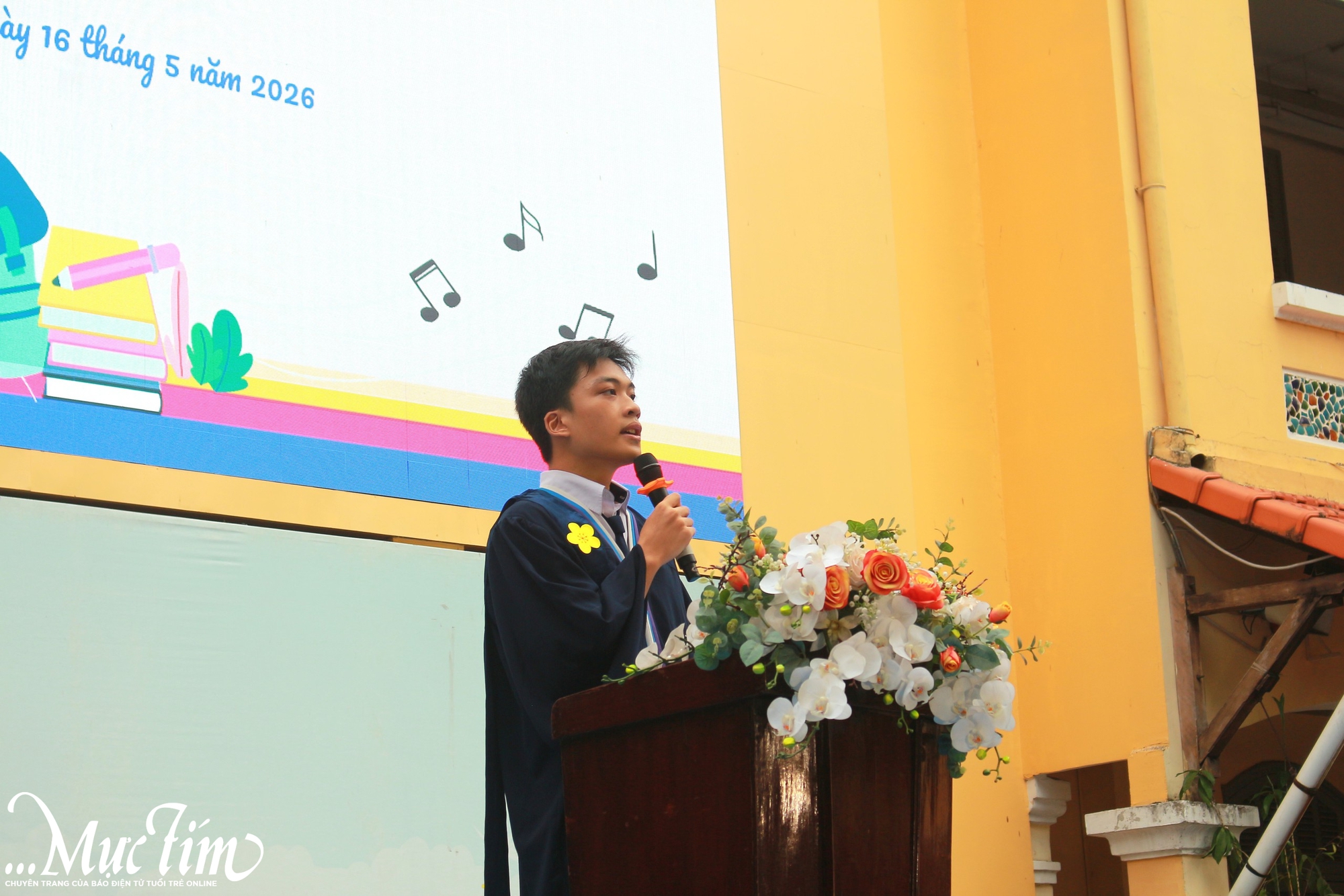 Học sinh Trường THPT Nguyễn Thị Minh Khai hát nhạc tự sáng tác trong lễ trưởng thành - Ảnh 5.