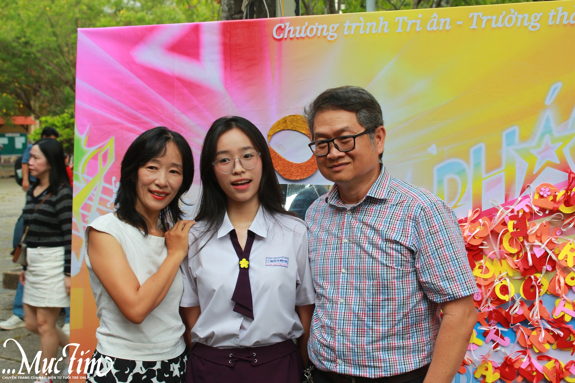 Học sinh Trường THPT Nguyễn Thị Minh Khai hát nhạc tự sáng tác trong lễ trưởng thành - Ảnh 8.