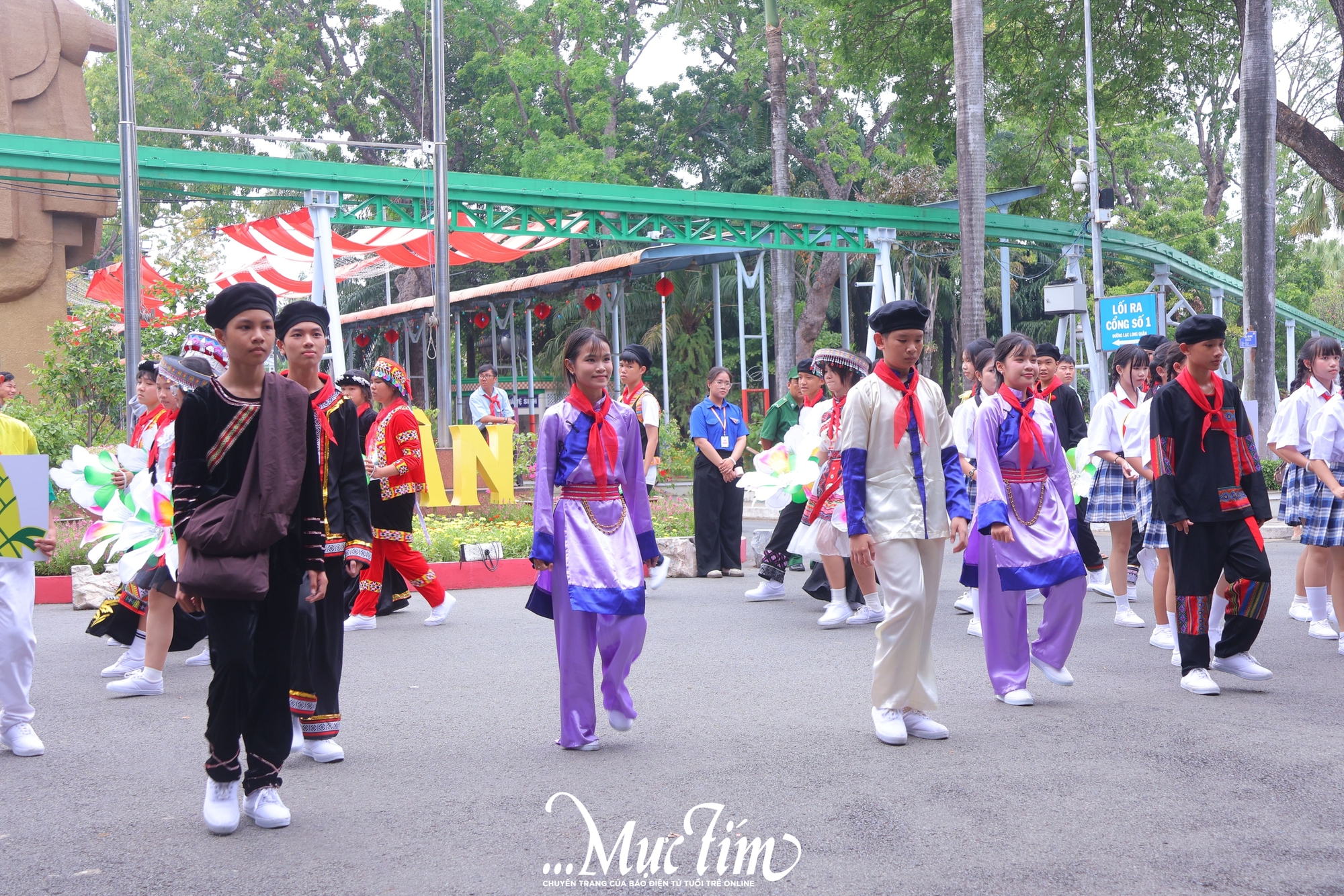Đội viên TP.HCM diễu hành chào mừng kỷ niệm 85 năm Ngày thành lập Đội TNTP Hồ Chí Minh - Ảnh 4.