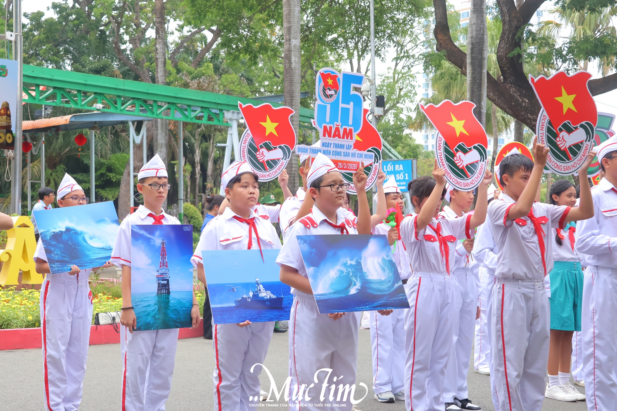 Đội viên TP.HCM diễu hành chào mừng kỷ niệm 85 năm Ngày thành lập Đội TNTP Hồ Chí Minh - Ảnh 6.