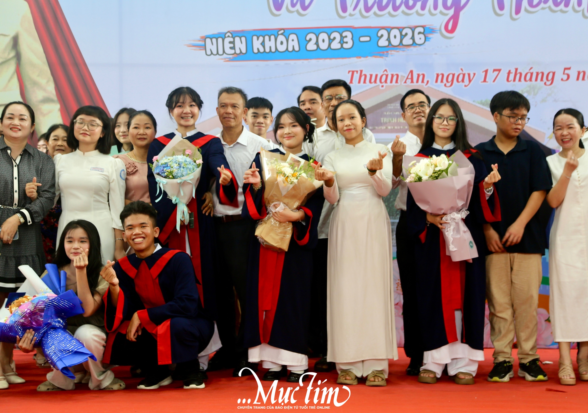 Học trò THPT Trịnh Hoài Đức cất lên những lời chưa kịp nói- Ảnh 1.