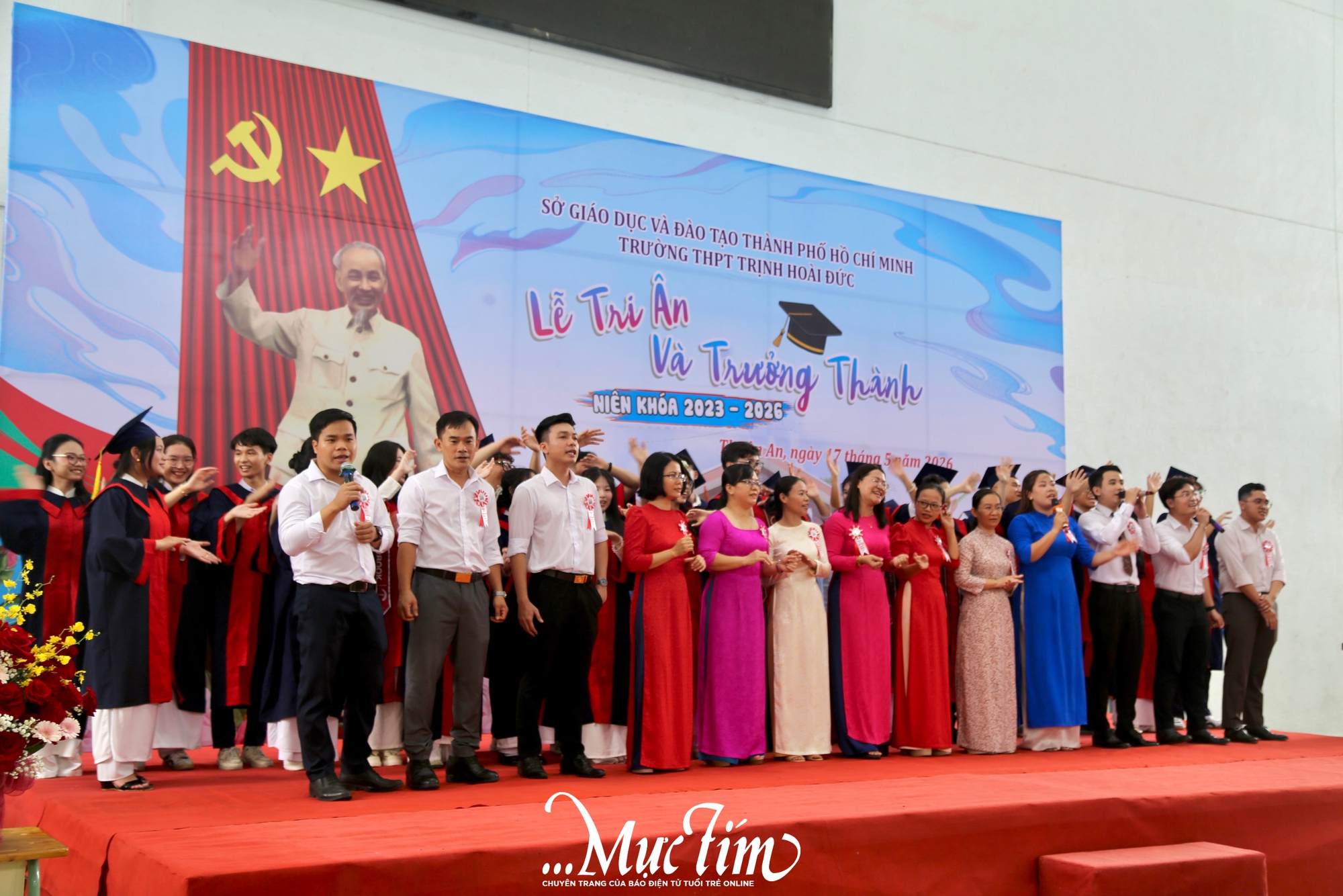 Học trò THPT Trịnh Hoài Đức cất lên những lời chưa kịp nói- Ảnh 11.