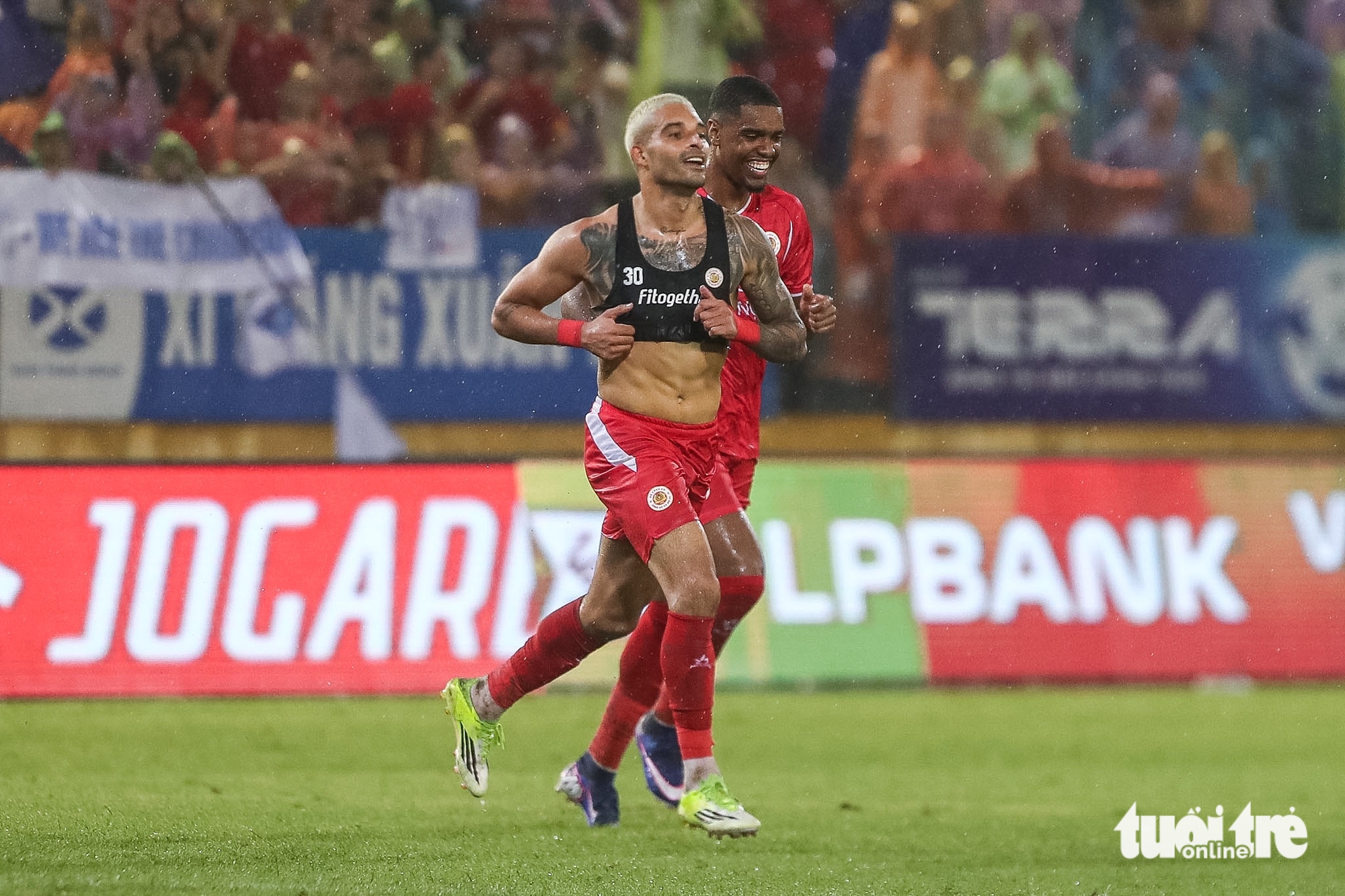 CLB Công An Hà Nội ăn mừng cuồng nhiệt chức vô địch V-League sớm - Ảnh 1.