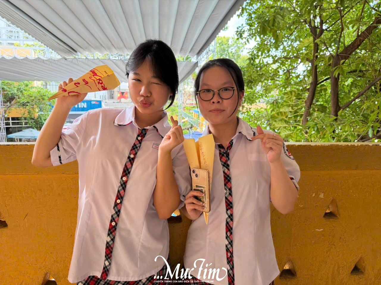 Teen Trường THPT Ten Lơ Man cùng viết ước mơ thả vào máy bay giấy - Ảnh 2.