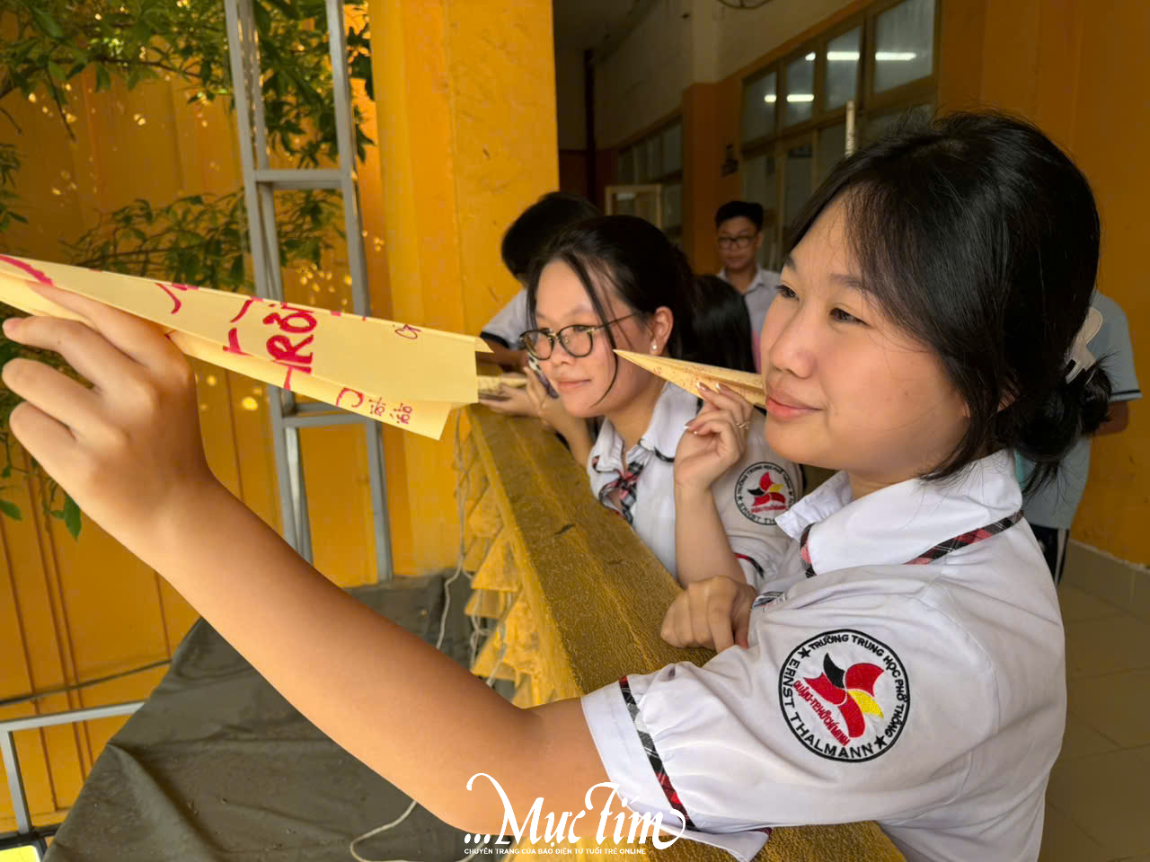 Teen Trường THPT Ten Lơ Man cùng viết ước mơ thả vào máy bay giấy - Ảnh 3.