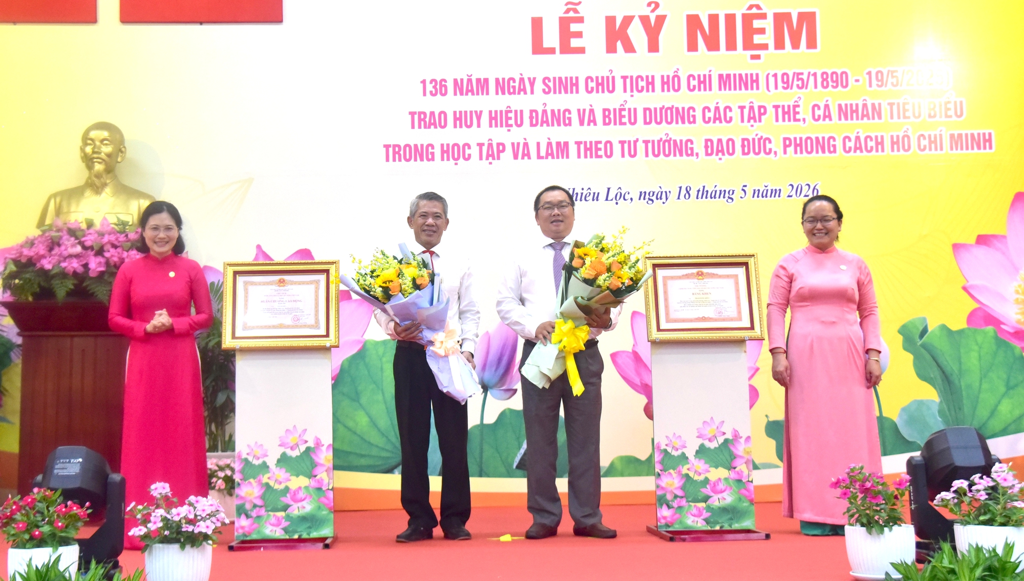 Bí thư Nhiêu Lộc nhận Huân chương Lao động hạng 3, phường Xuân Hòa có không gian Bác trên mạng - Ảnh 1.