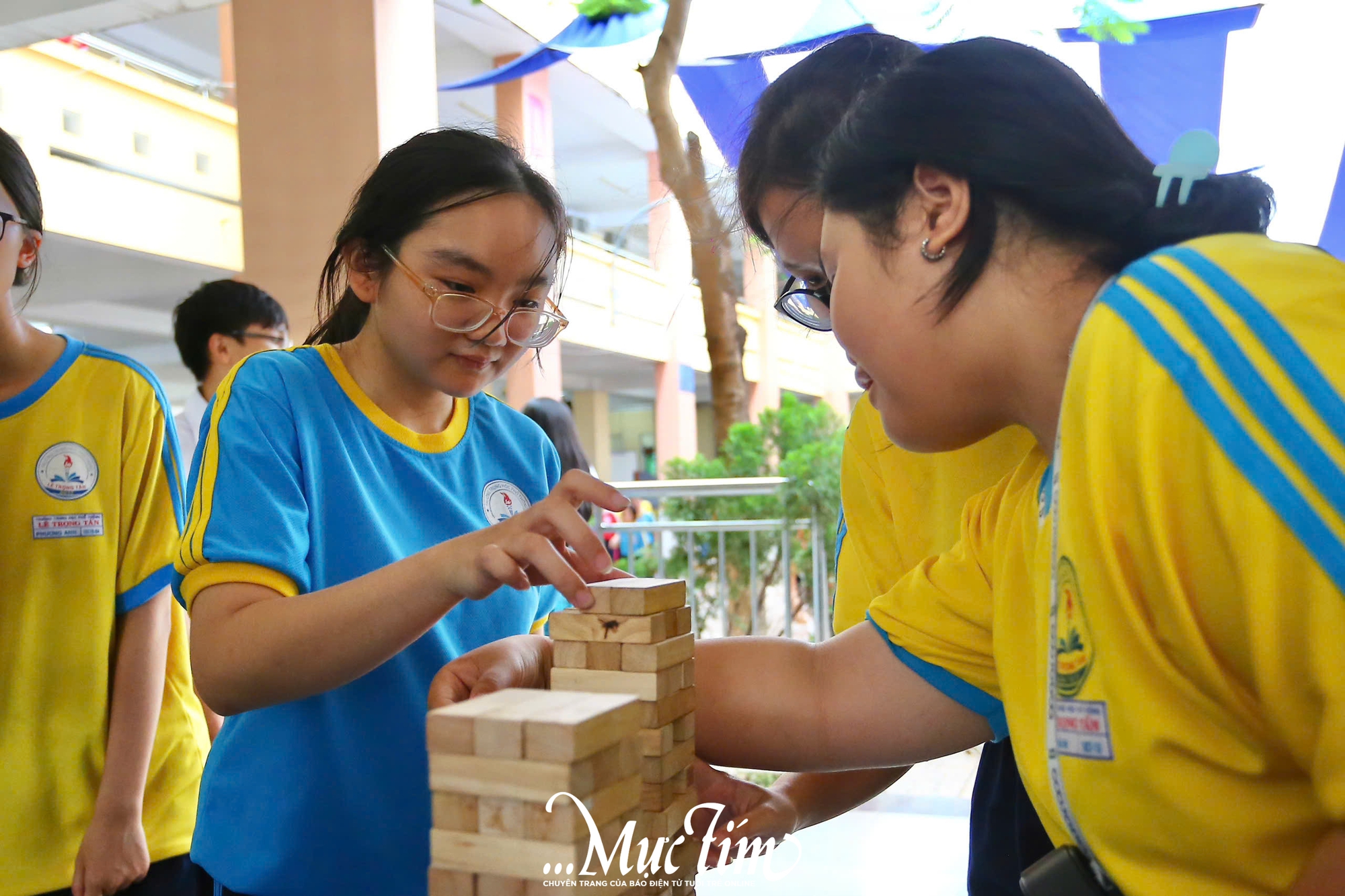 Vượt 8 trạm thử thách, học sinh Trường THPT Lê Trọng Tấn 'unbox' nhiều kiến thức bổ ích- Ảnh 7. Vượt 8 trạm thử thách, học sinh Trường THPT Lê Trọng Tấn 'unbox' nhiều kiến thức bổ ích- Ảnh 7.