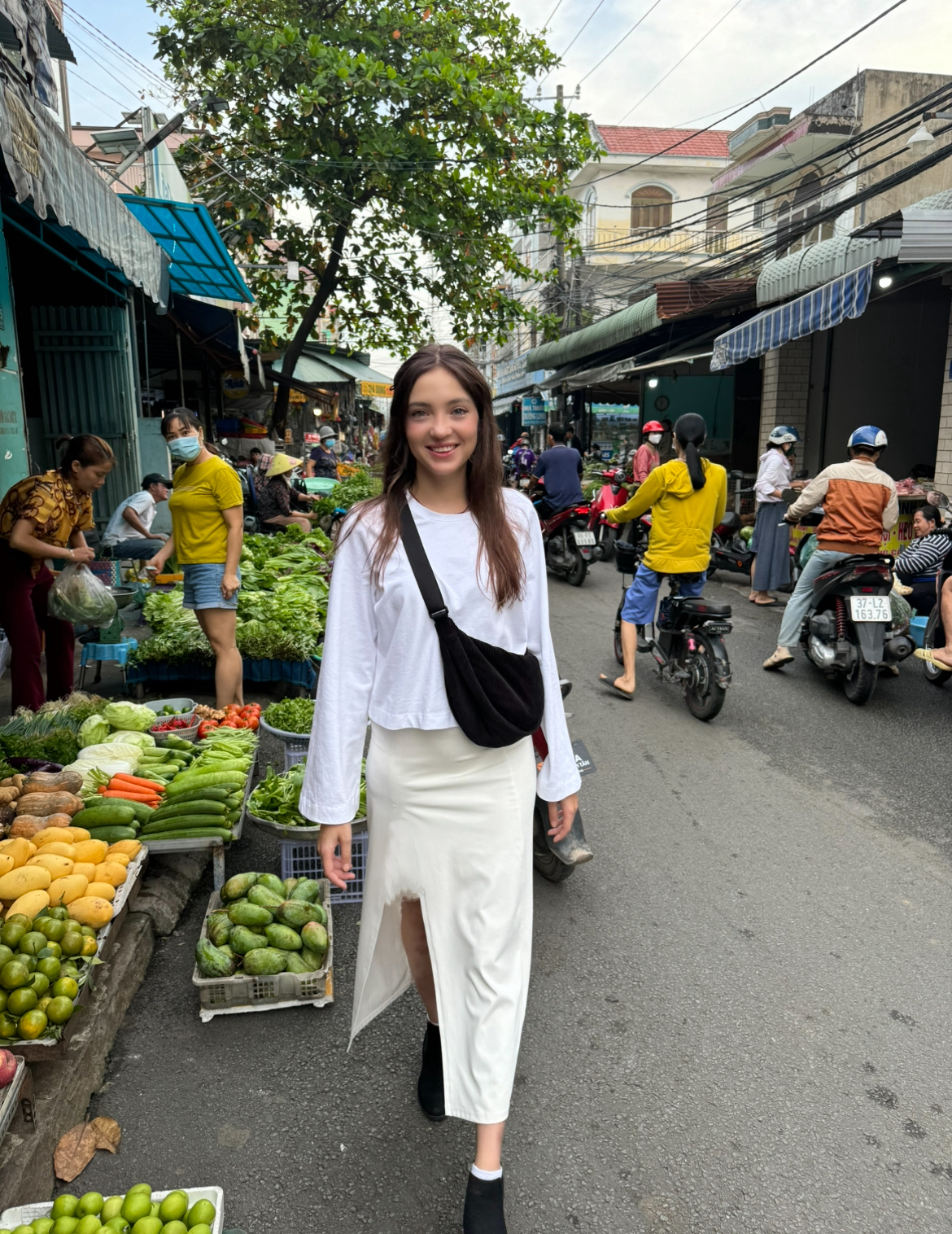 Russian English teacher finds ‘one big family’ in Vietnam through everyday moments- Ảnh 6.