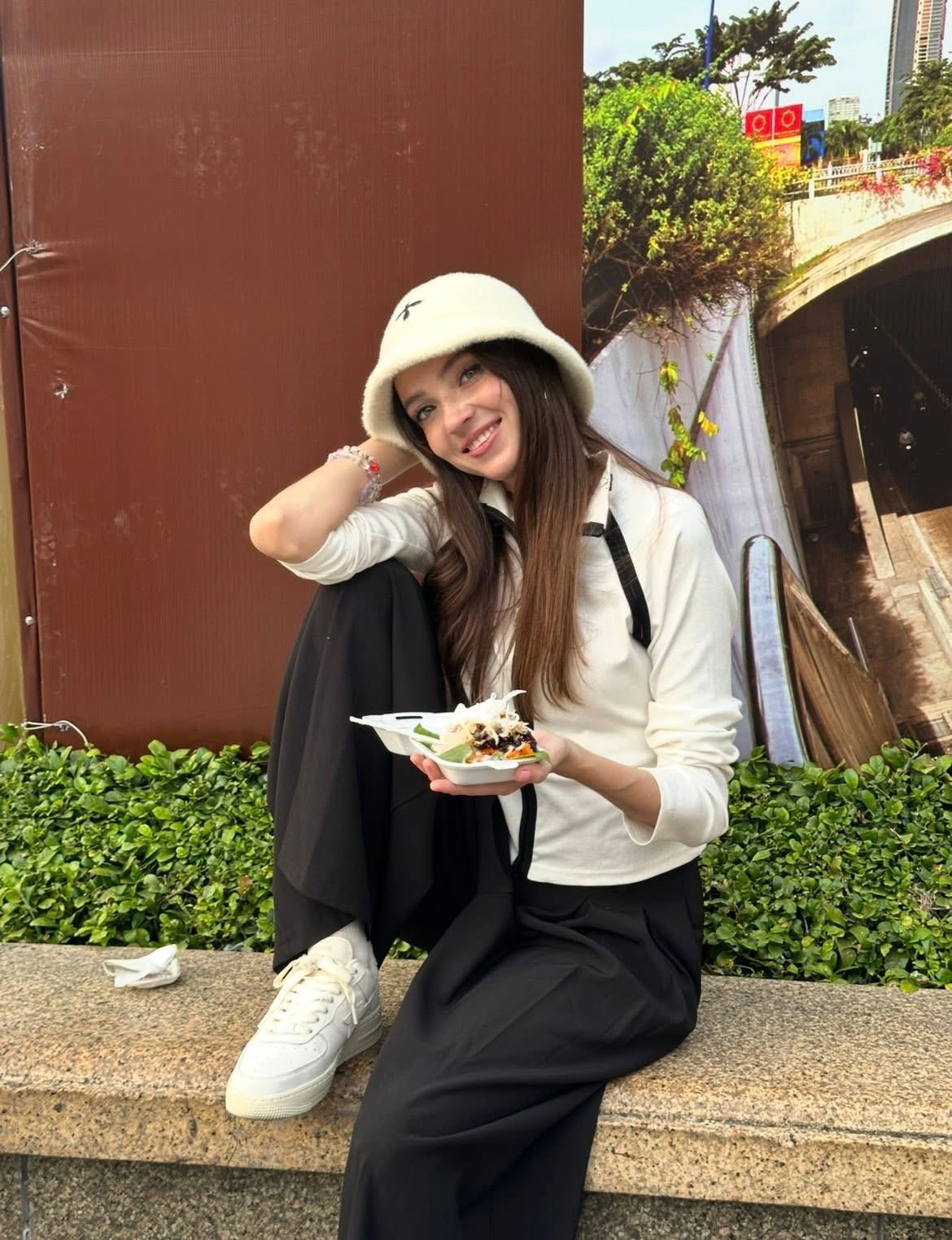 Russian English teacher finds ‘one big family’ in Vietnam through everyday moments- Ảnh 8.