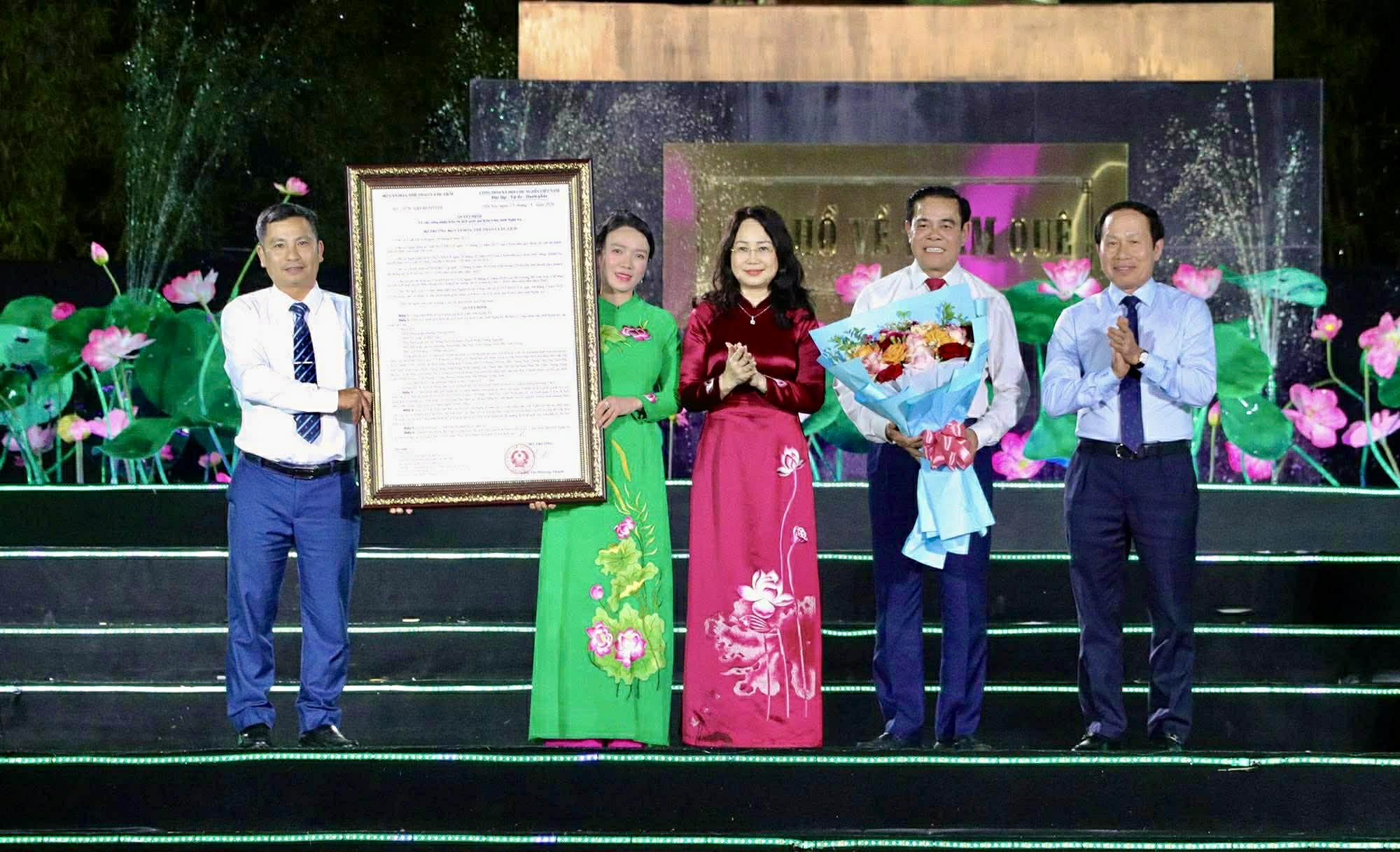 Nghệ An khai hội Làng Sen, lan tỏa khát vọng phát triển - Ảnh 4.