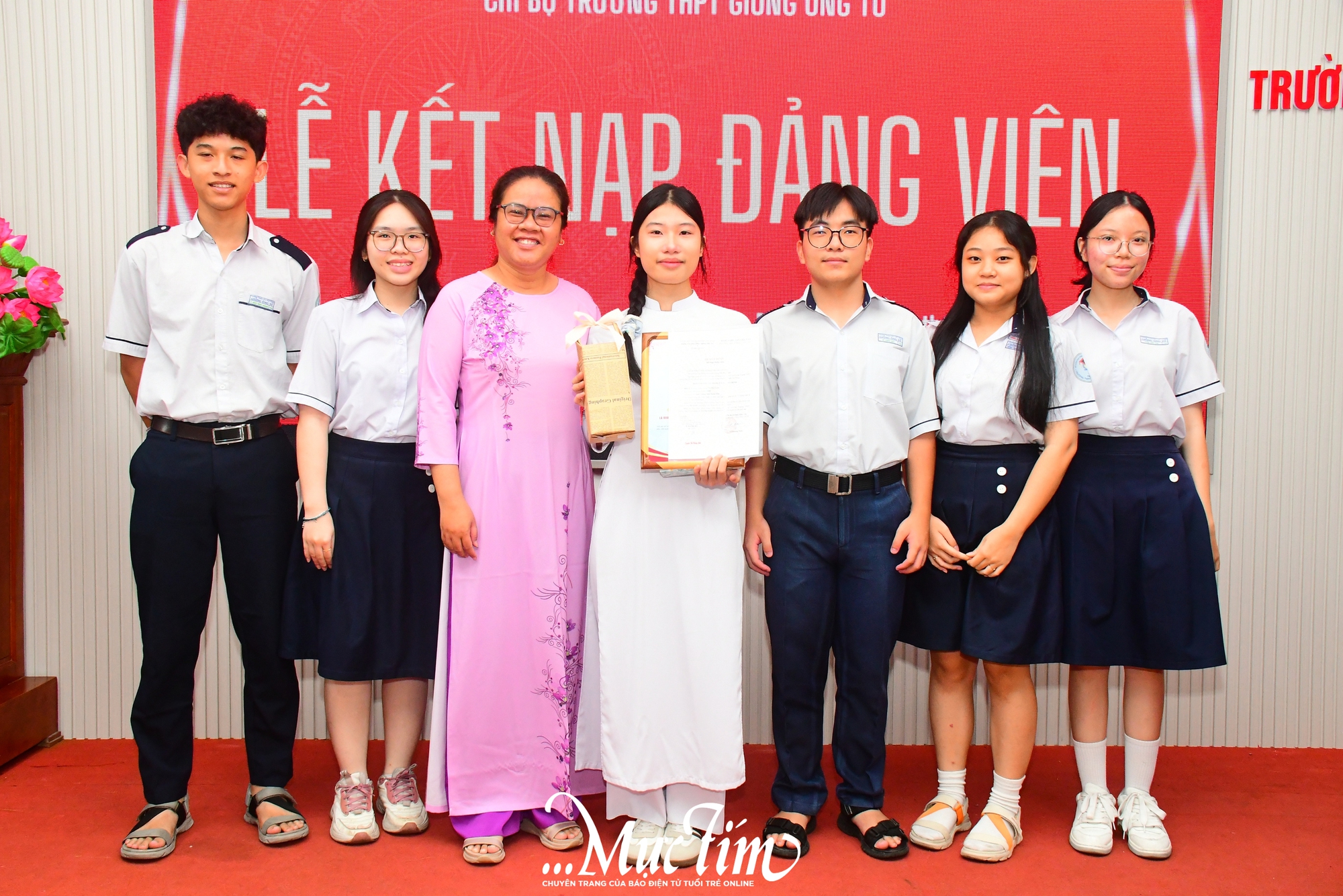 Học sinh ưu tú Trường THPT Giồng Ông Tố vinh dự đứng vào hàng ngũ Đảng - Ảnh 3.