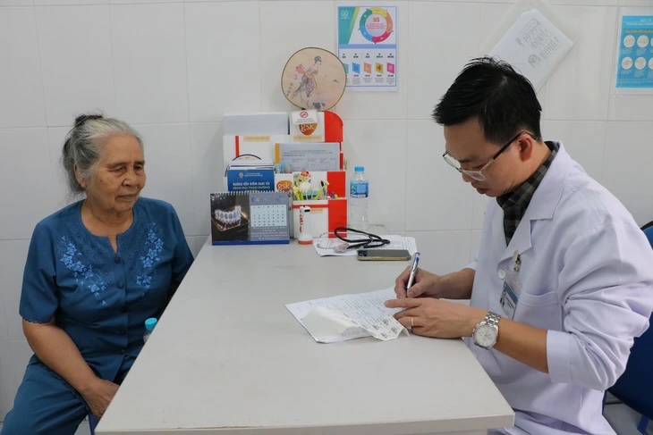khám sức khỏe - Ảnh 1.
