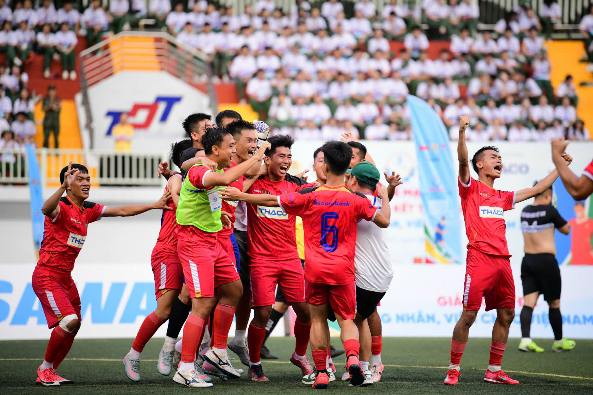 công nhân - Ảnh 1.