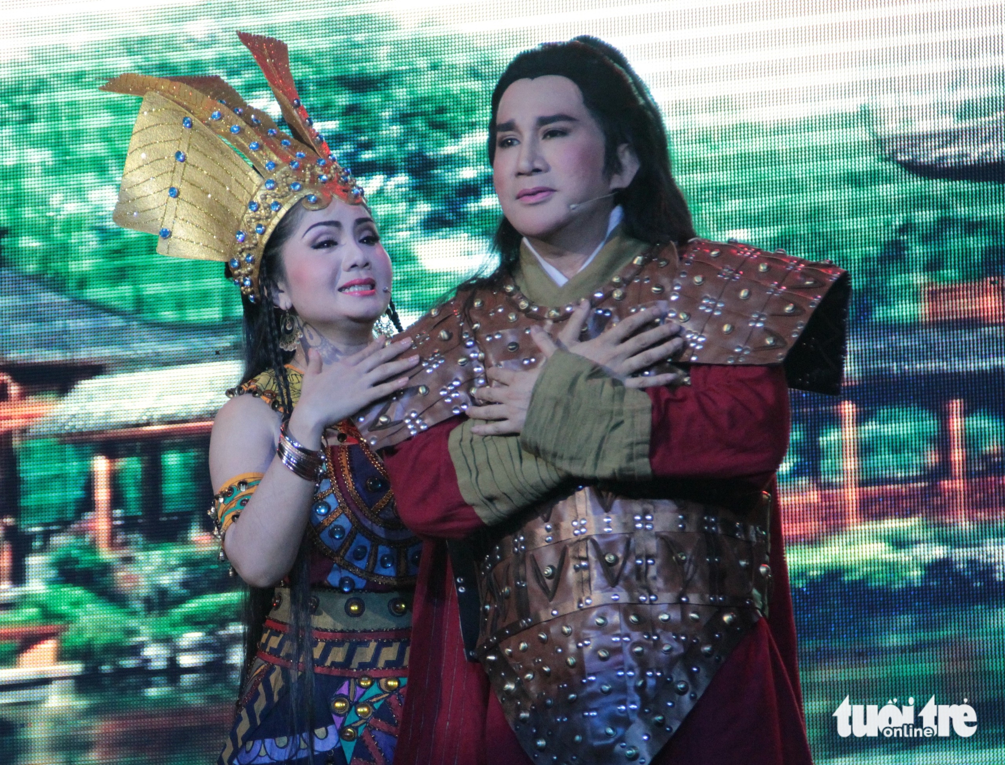 Chiếc áo thiên nga - Ảnh 1.