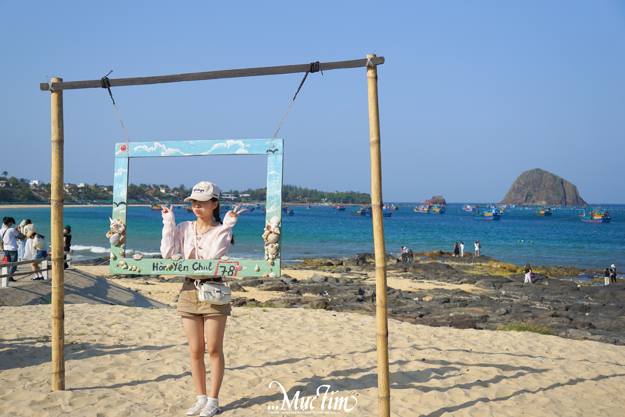 Bạn trẻ xếp hàng check-in tại con đường bờ kè ở Hòn Yến (Đắk Lắk)- Ảnh 4.
