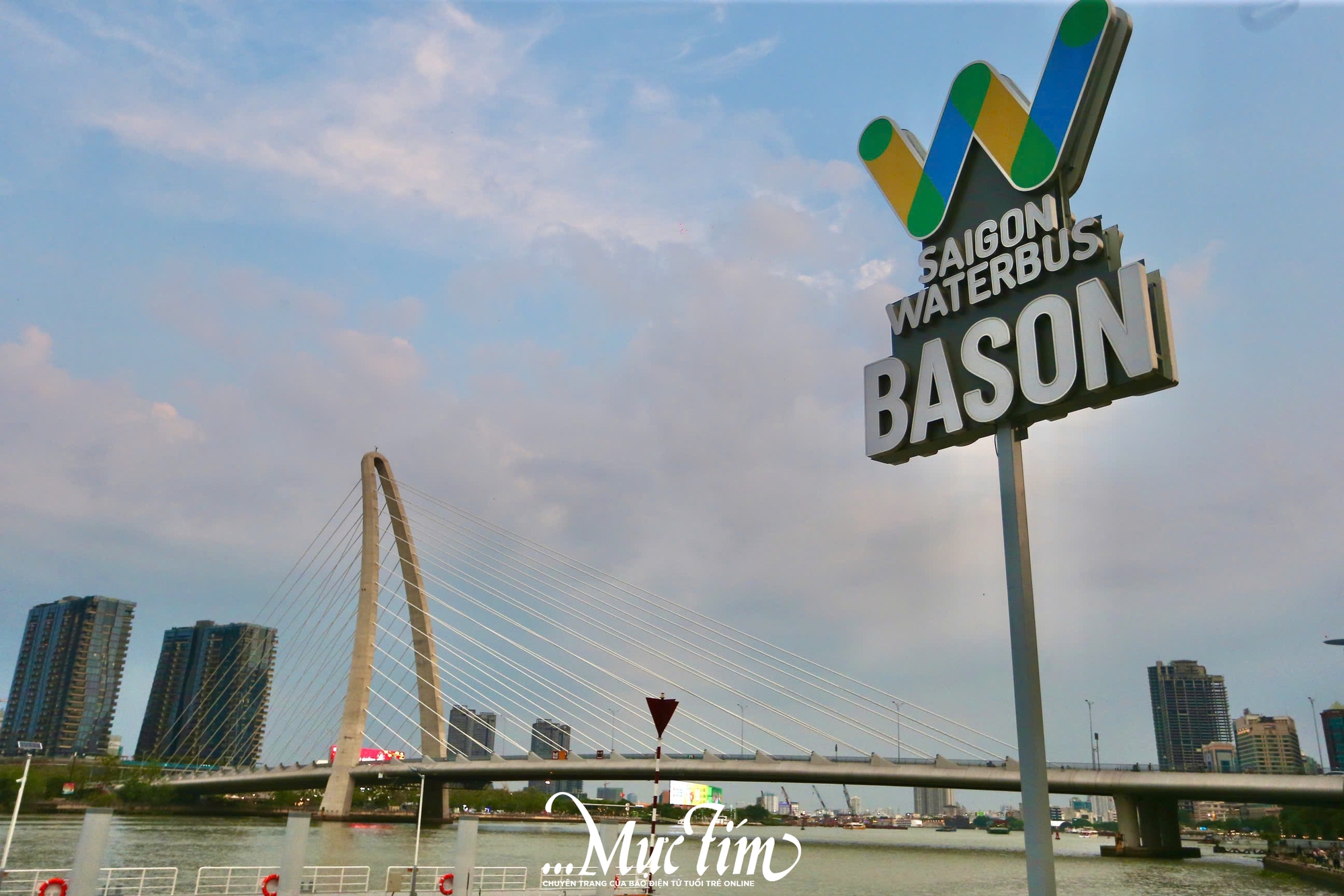 Dạo quanh bến tàu Saigon Waterbus Ba Son, điểm check-in mới bên sông Sài Gòn - Ảnh 1.