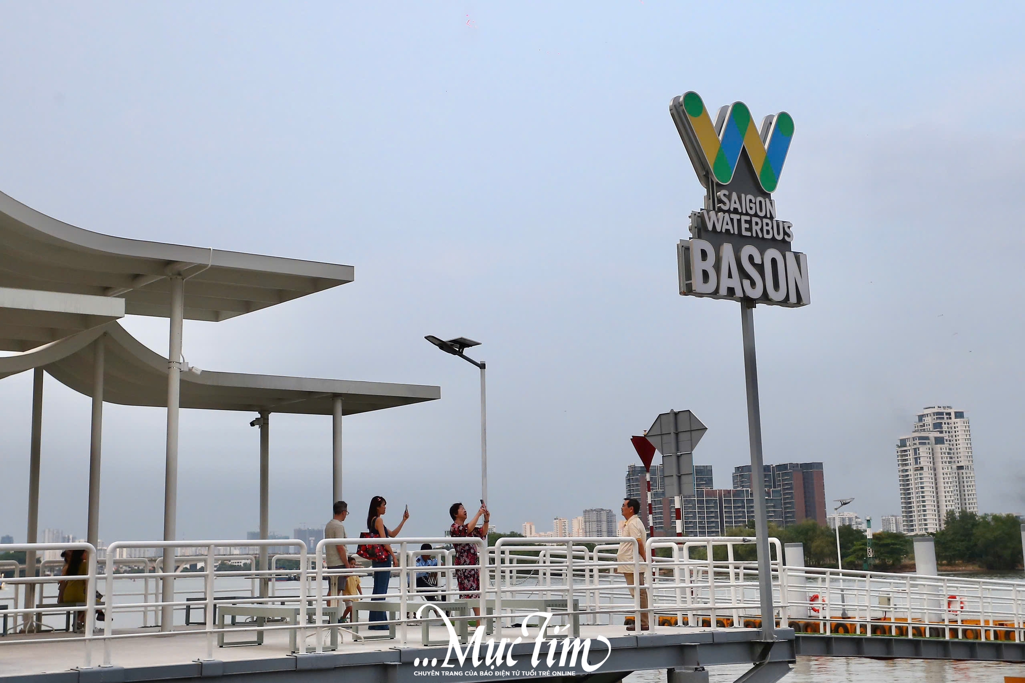 Dạo quanh bến tàu Saigon Waterbus Ba Son, điểm check-in mới bên sông Sài Gòn - Ảnh 2.