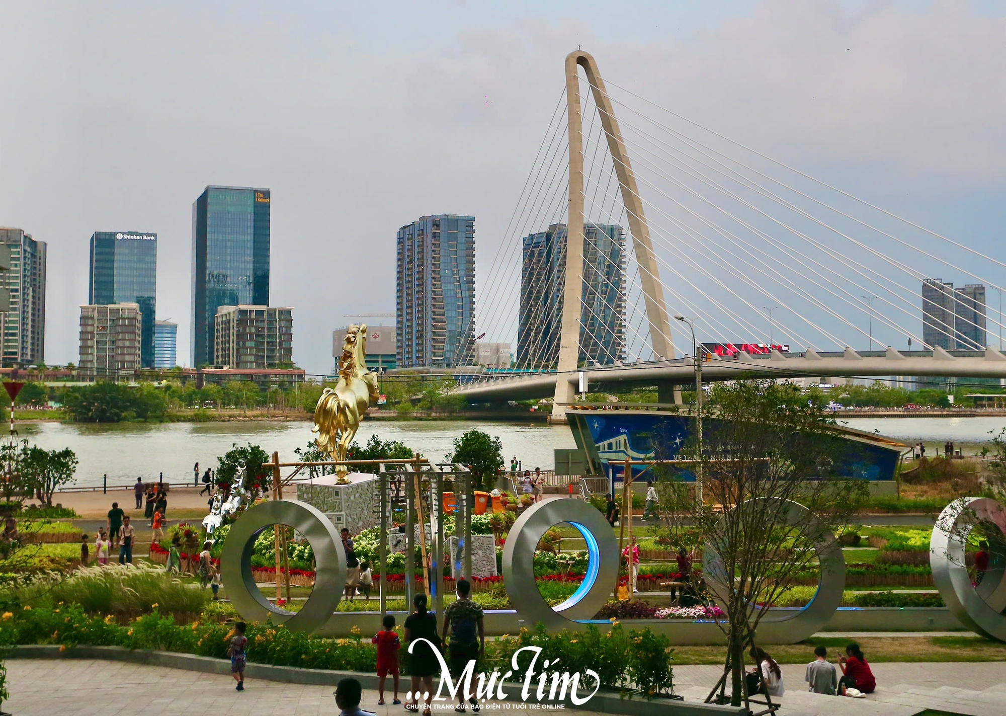 Dạo quanh bến tàu Saigon Waterbus Ba Son, điểm check-in mới bên sông Sài Gòn - Ảnh 7.