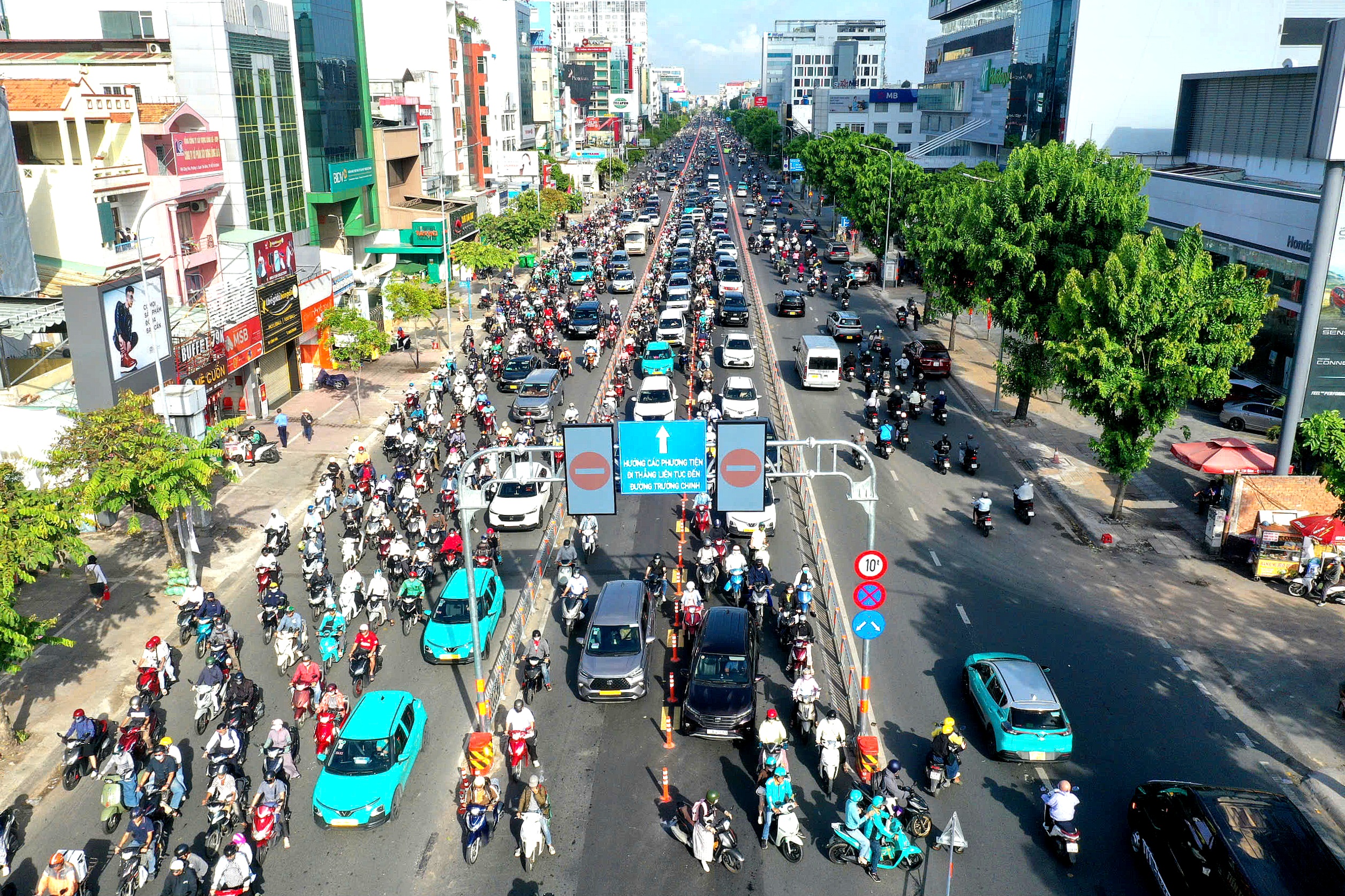 Dải phân cách: Từ 'cứng' sang 'động' - Ảnh 1.