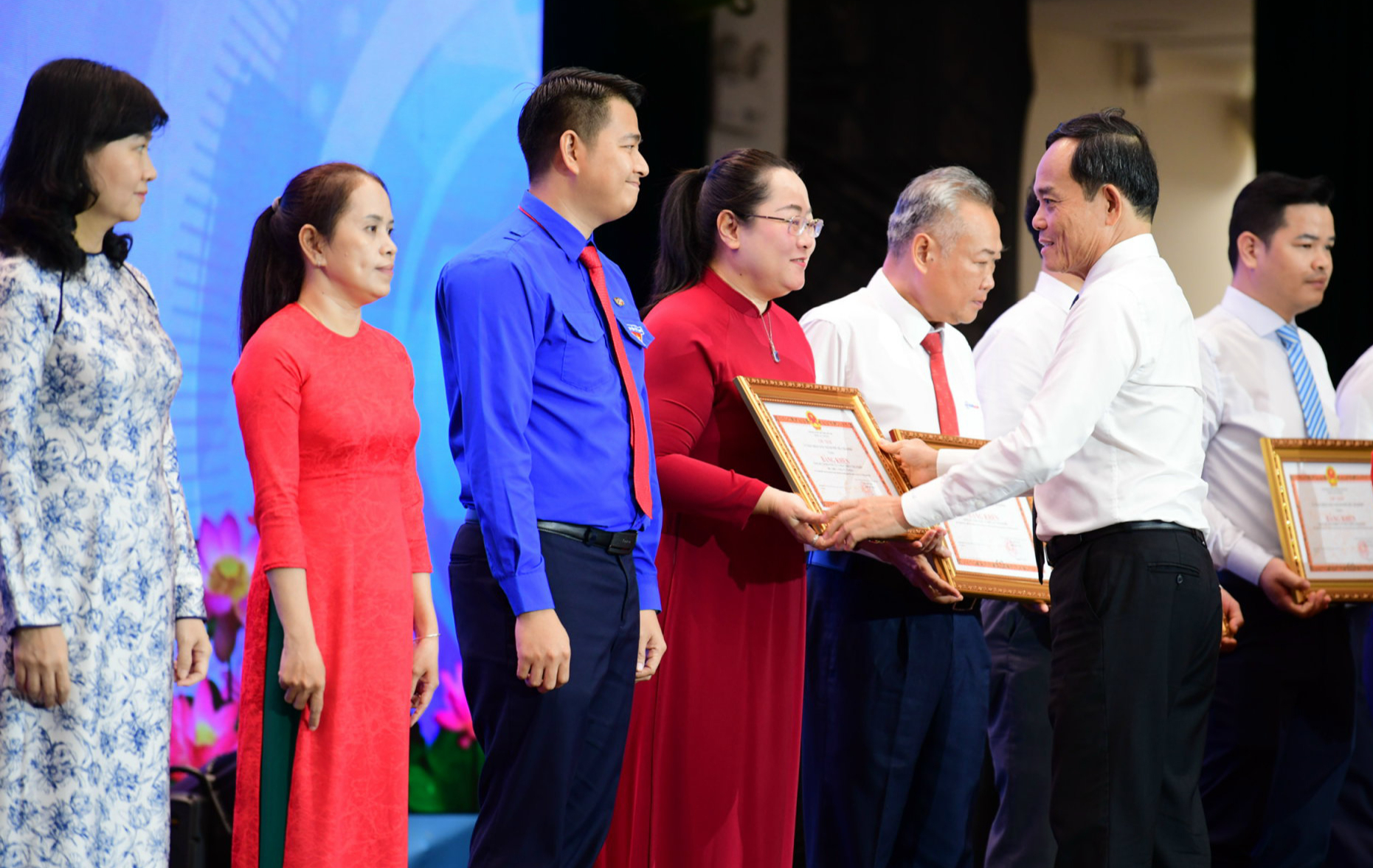 biểu dương - Ảnh 1.