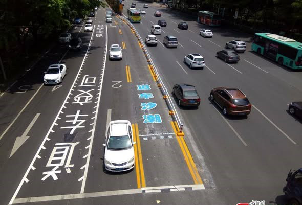 Dải phân cách: từ 'cứng' sang 'động' - Ảnh 2.