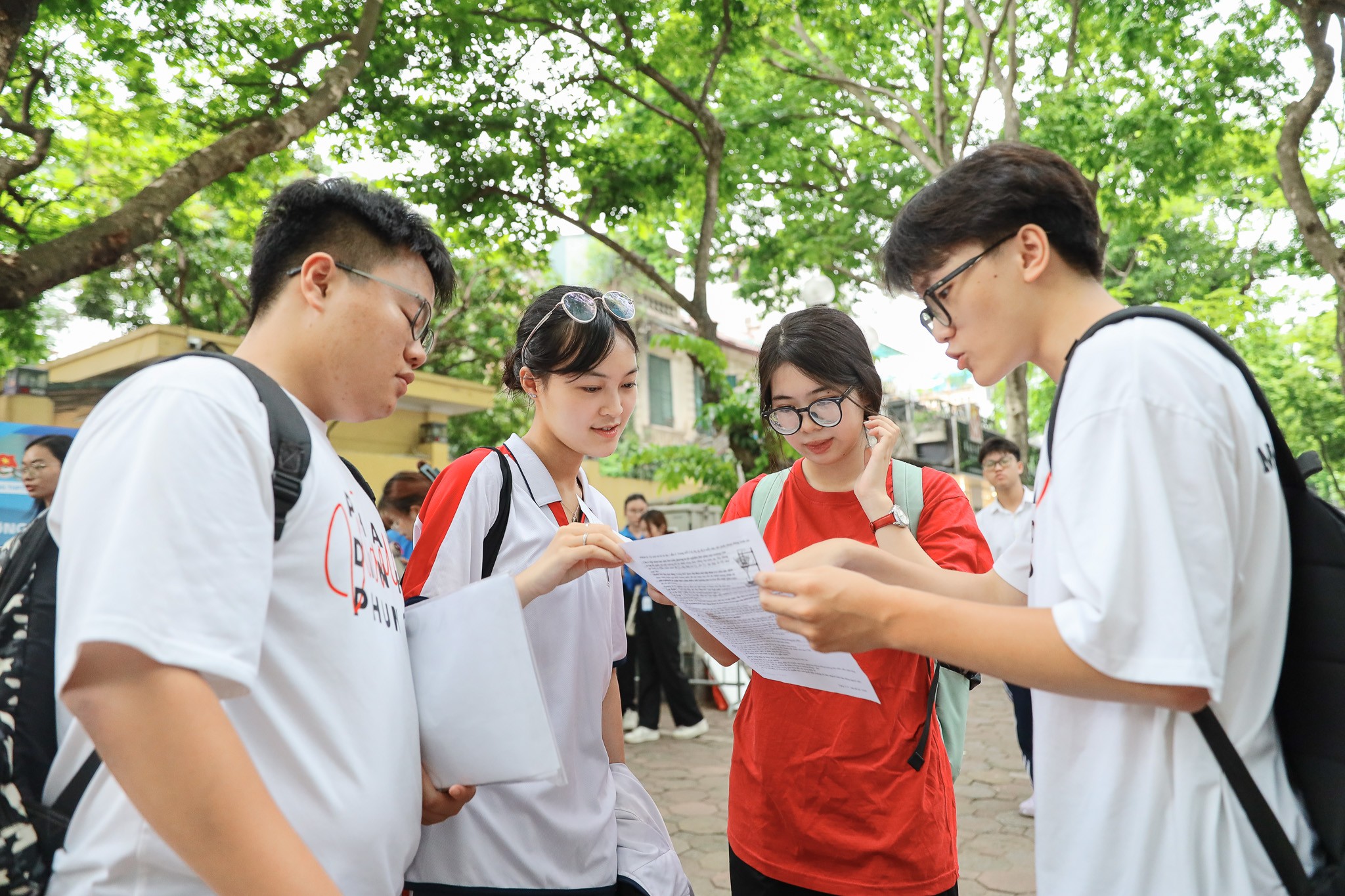 Thu nhập trên 28,63 triệu đồng/tháng mới phải nộp thuế nếu có 1 người phụ thuộc - Ảnh 1.