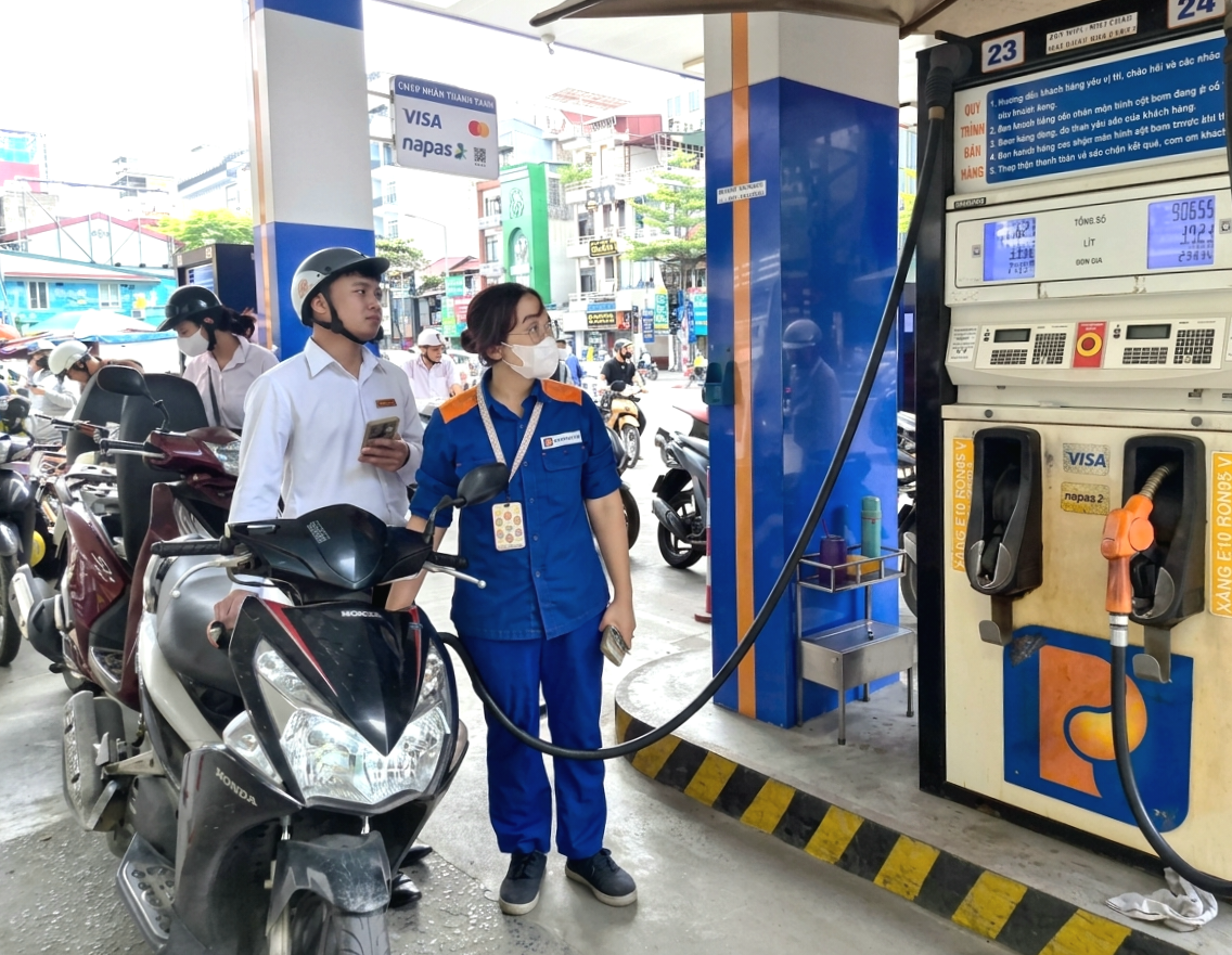 Nhiều chiêu trò 'ăn theo' xăng E10 - Ảnh 1.