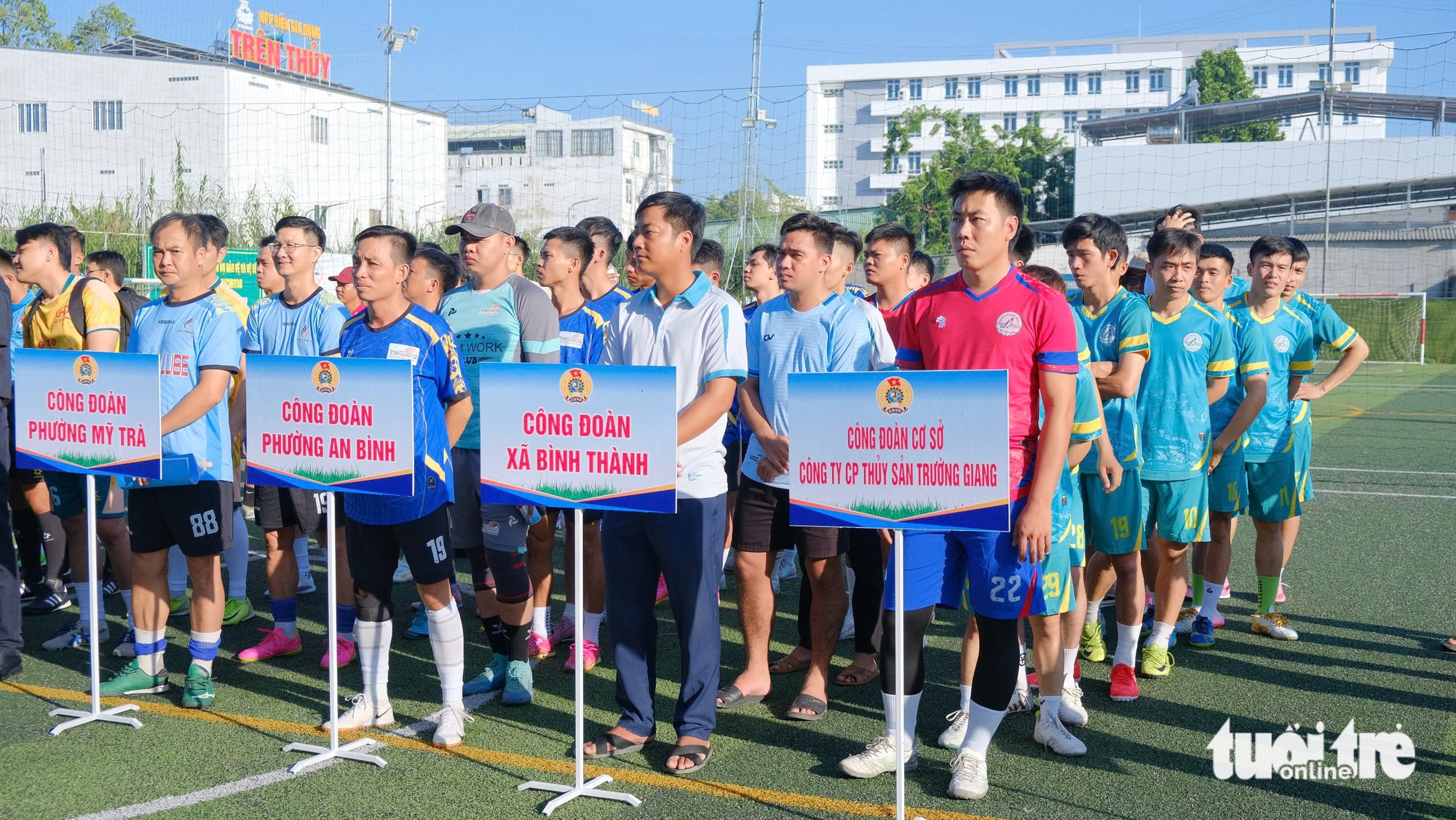 bóng đá công nhân - Ảnh 1.