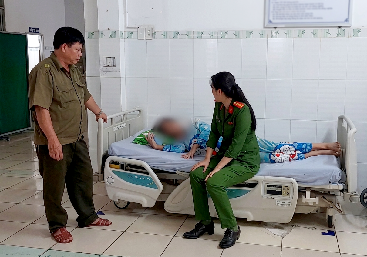 Thiếu nữ 15 tuổi loạn thần do dùng điện thoại nhiều đêm liền không ngủ - Ảnh 1.
