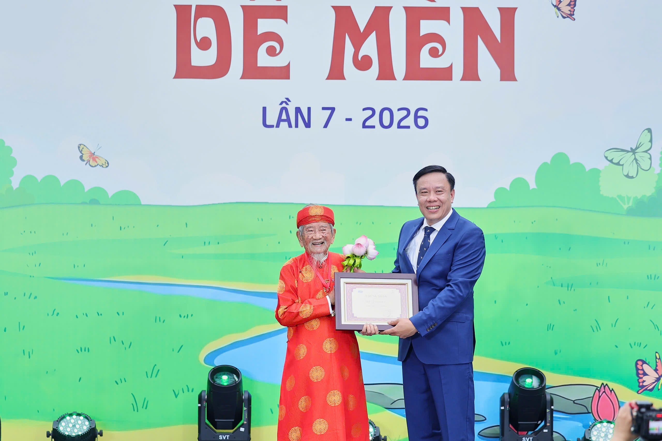 Cố họa sĩ, đạo diễn Ngô Mạnh Lân nhận giải ‘Thành tựu trọn đời - Hiệp sĩ Dế Mèn’ - Ảnh 4. Cố họa sĩ, đạo diễn Ngô Mạnh Lân nhận giải ‘Thành tựu trọn đời - Hiệp sĩ Dế Mèn’ - Ảnh 4.