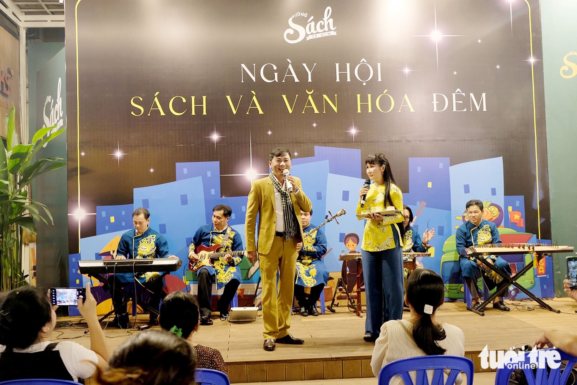 Đường sách - Ảnh 1.