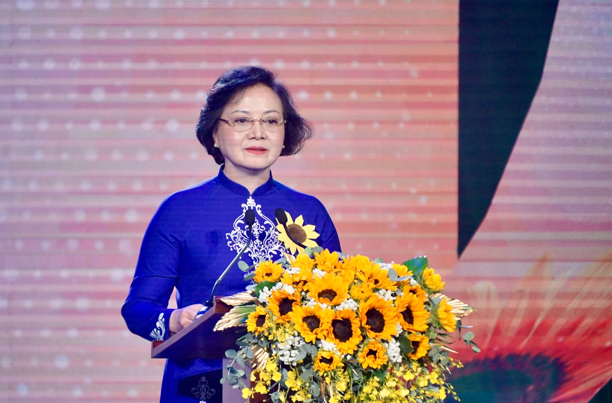 Hơn 5.000 tỉ đồng tiếp sức cho hàng chục nghìn bệnh nhân ung thư cả nước - Ảnh 1.