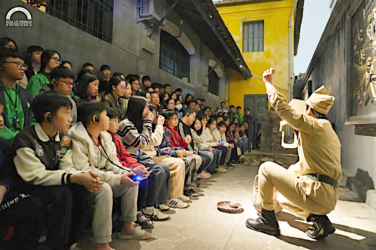 Vé máy bay 'ngốn' cả chục triệu đồng, tour hè linh hoạt chiều khách - Ảnh 3. Vé máy bay 'ngốn' cả chục triệu đồng, tour hè linh hoạt chiều khách - Ảnh 3.